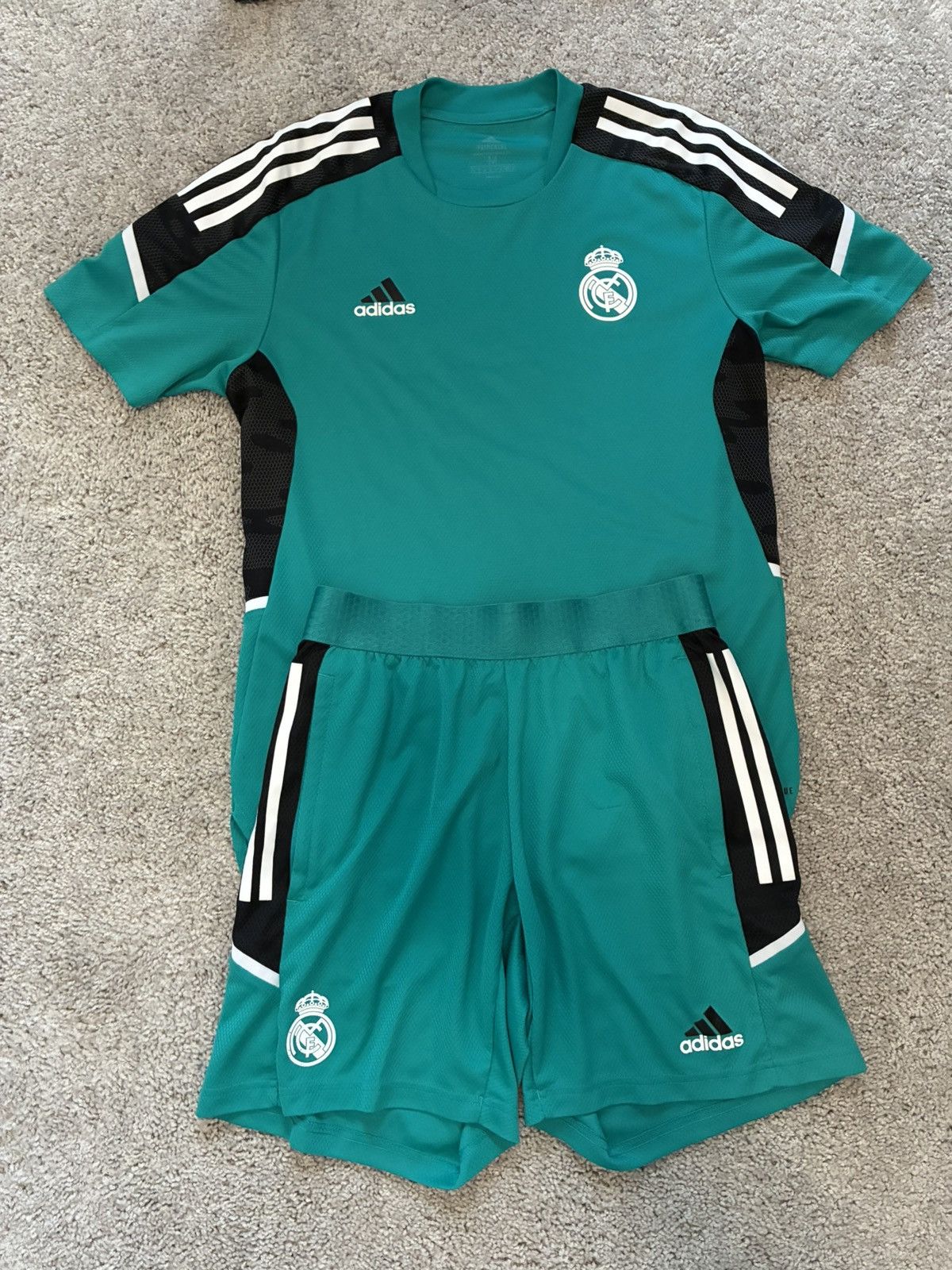 Adidas 2021/2022 Real Madrid Training Kit Size US M / EU 48-50 / 2 - 1 Thumbnail