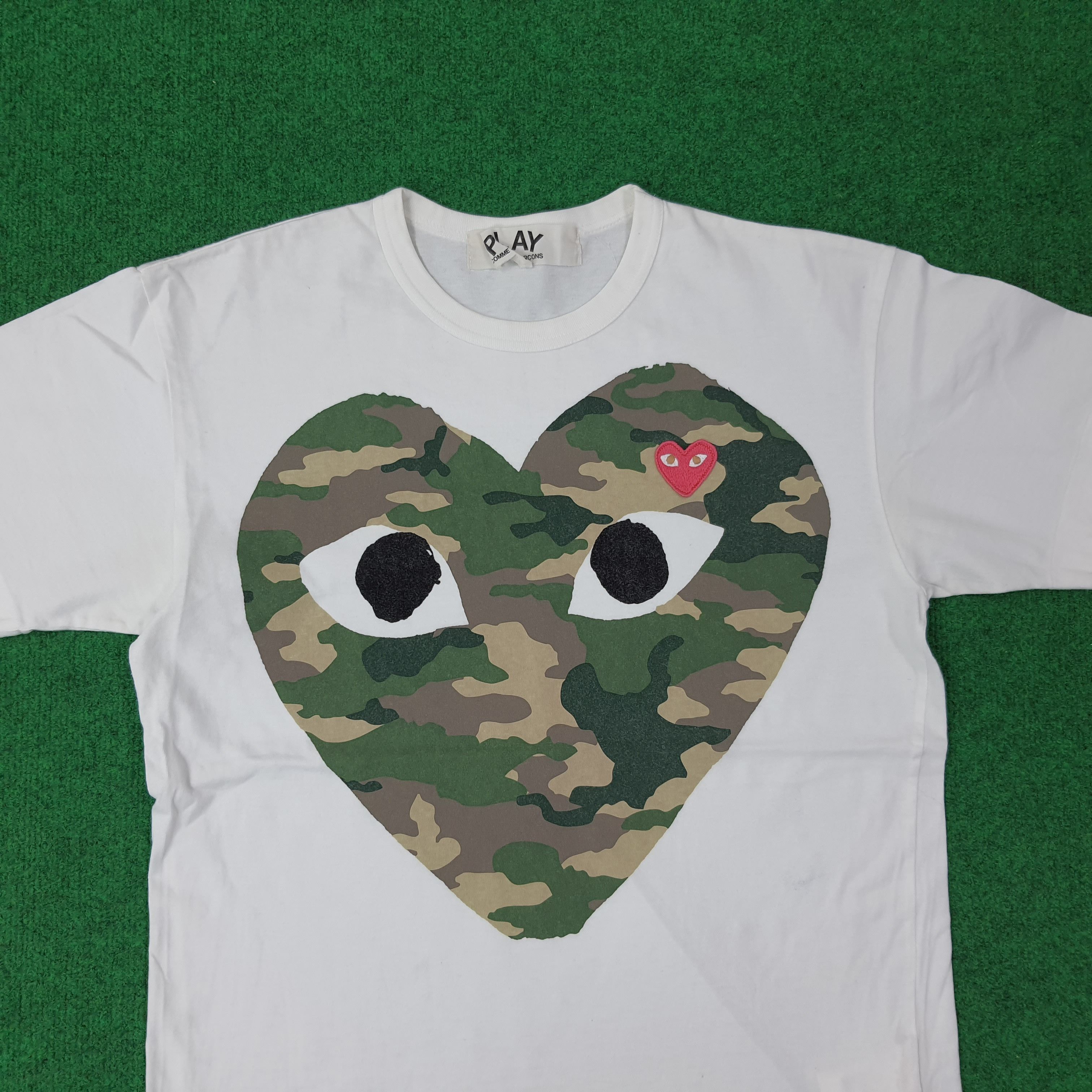 Comme des Garcons PLAY Vintage Comme Des Garcons PLAY Camo Heart Tee C267N34 Size US M / EU 48-50 / 2 - 2 Thumbnail