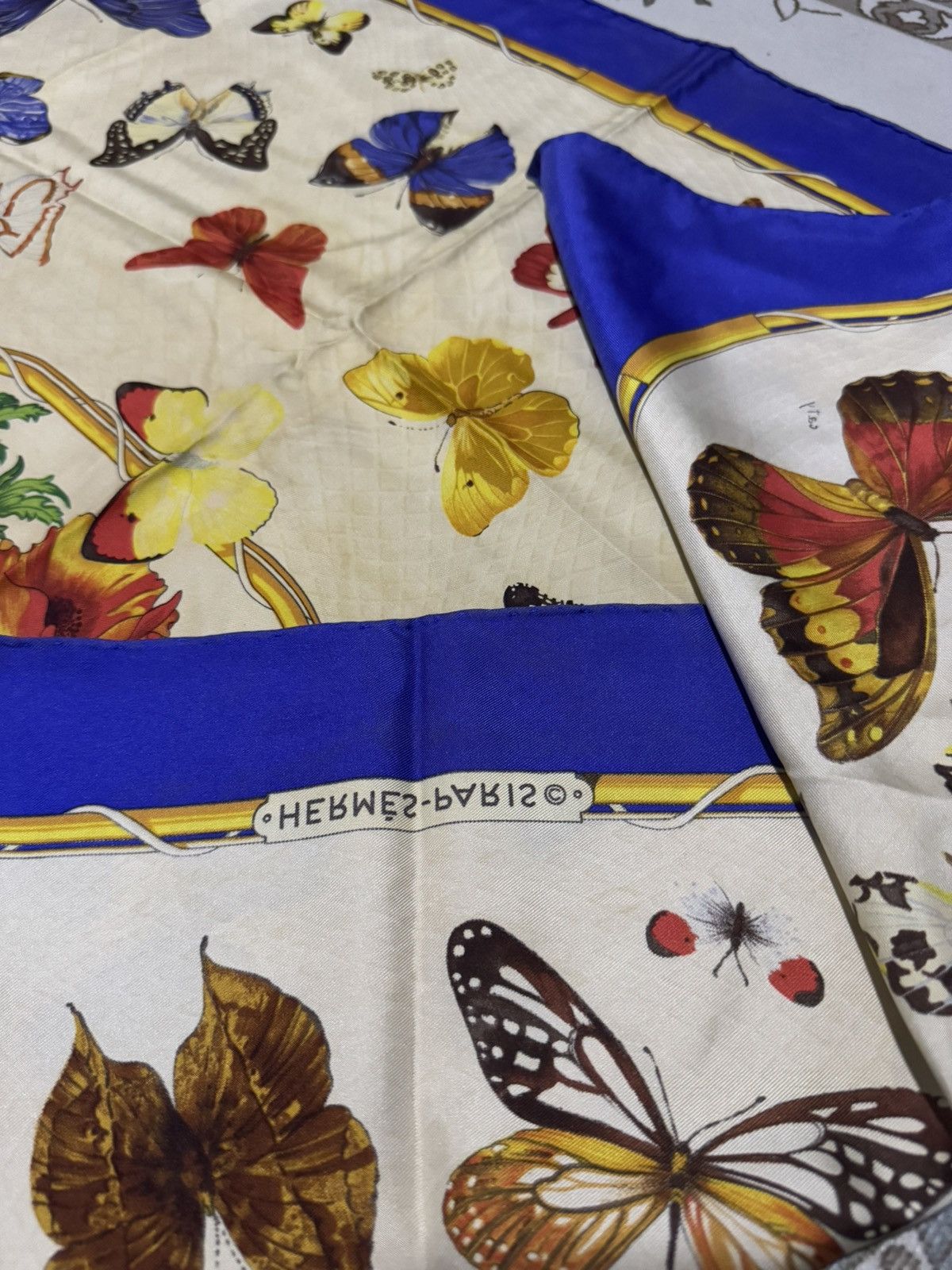 Hermes × Vintage RARE! HERMÈS silk carré "FARANDOLE" Butterflies Plisse Scarf Size ONE SIZE - 8 Thumbnail