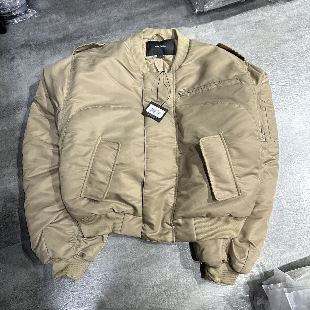 Entire Studios Entire Studios A-2 Bomber Size US L / EU 52-54 / 3 - 1 Thumbnail