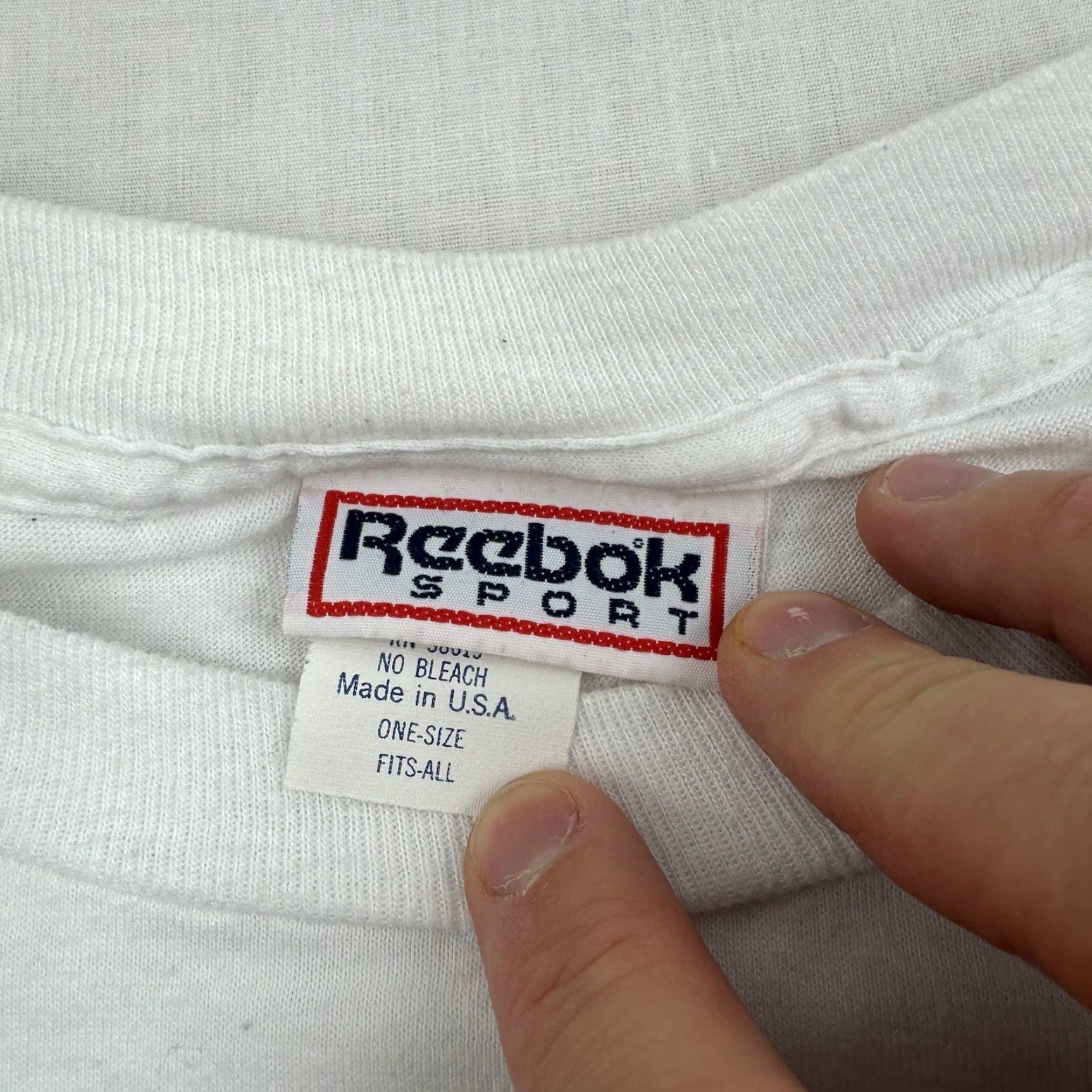 Reebok VINTAGE Reebok Shirt Adult L White 90s Coca Cola Club Tour Men Mens Size L Small stain pilling Size US L / EU 52-54 / 3 - 5 Thumbnail