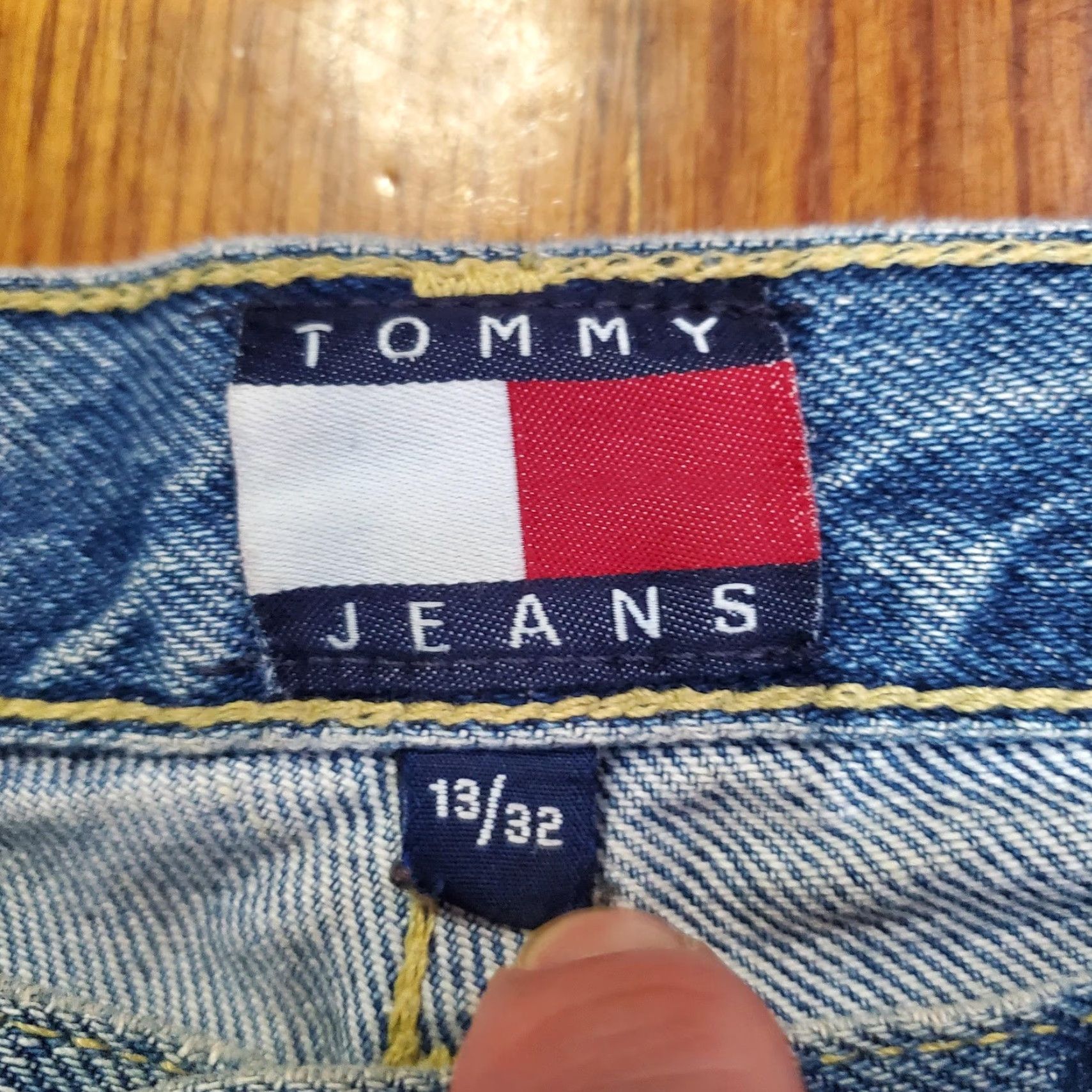 Tommy Hilfiger VINTAGE Tommy Hilfiger Jeans Juniors 13/32 Blue High Rise Straight Distressed Size 34" / US 12 / IT 48 - 7 Thumbnail