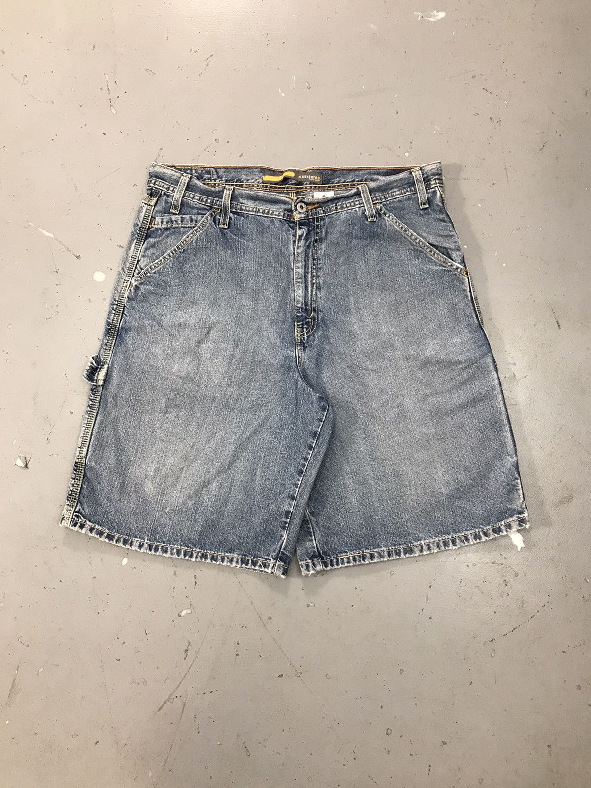 Levi's × Vintage Vintage Levi’s Strauss & co silver tab carpenter denim short Size US 38 / EU 54 - 1 Thumbnail