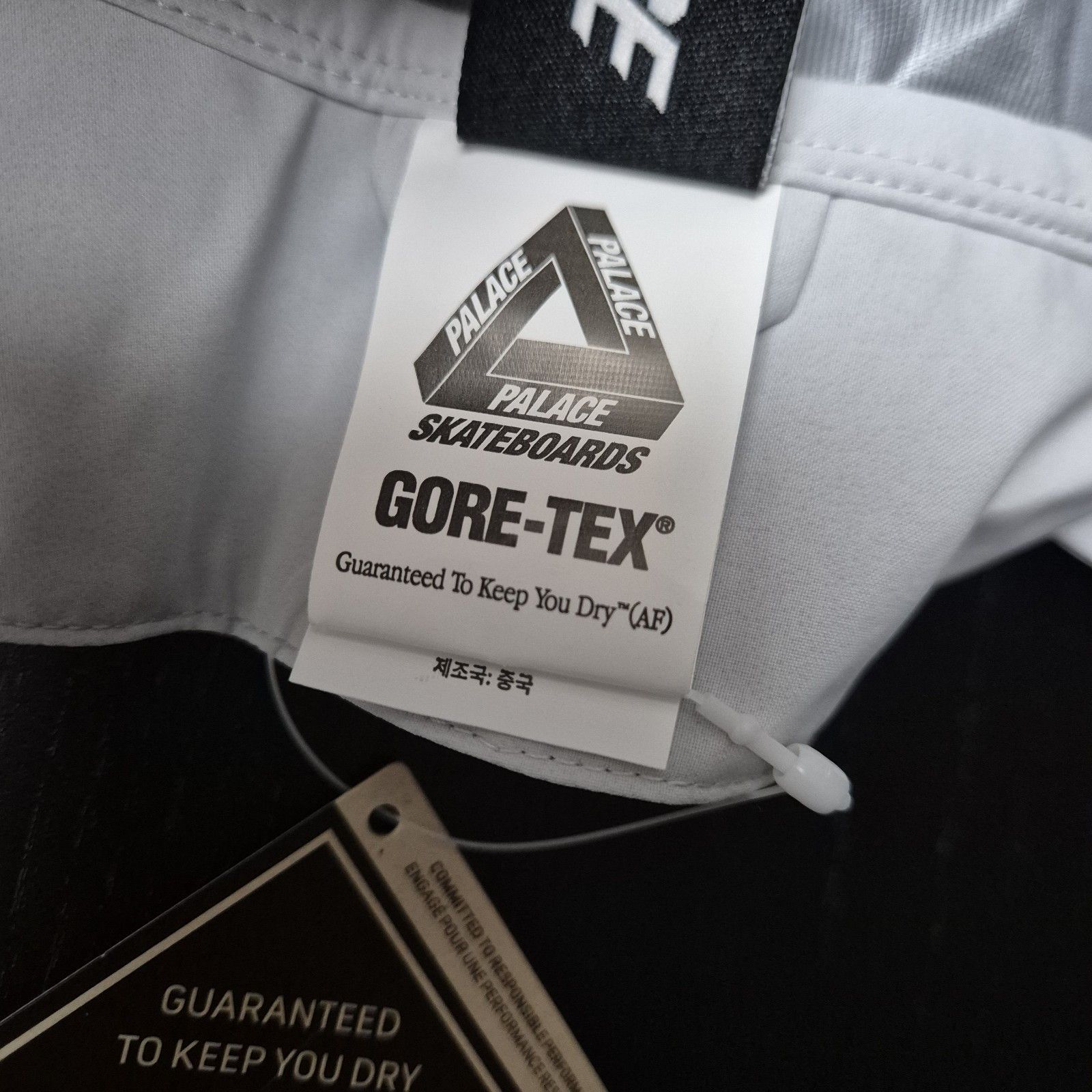 Palace Palace Gore-Tex 3L Showerman Hood Cloud Grey L/XL NewSS25 Size ONE SIZE - 7 Thumbnail
