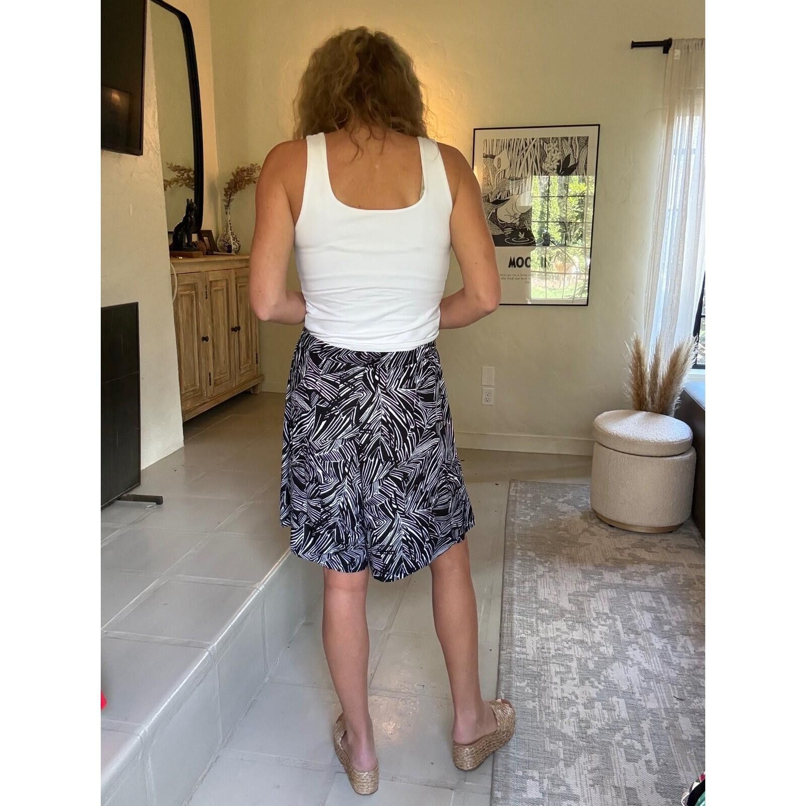 The Unbranded Brand Tropical Palm Leaf Shorts Culottes Pockets Elastic Waist XL Size 32" / US 10 / IT 46 - 4 Thumbnail