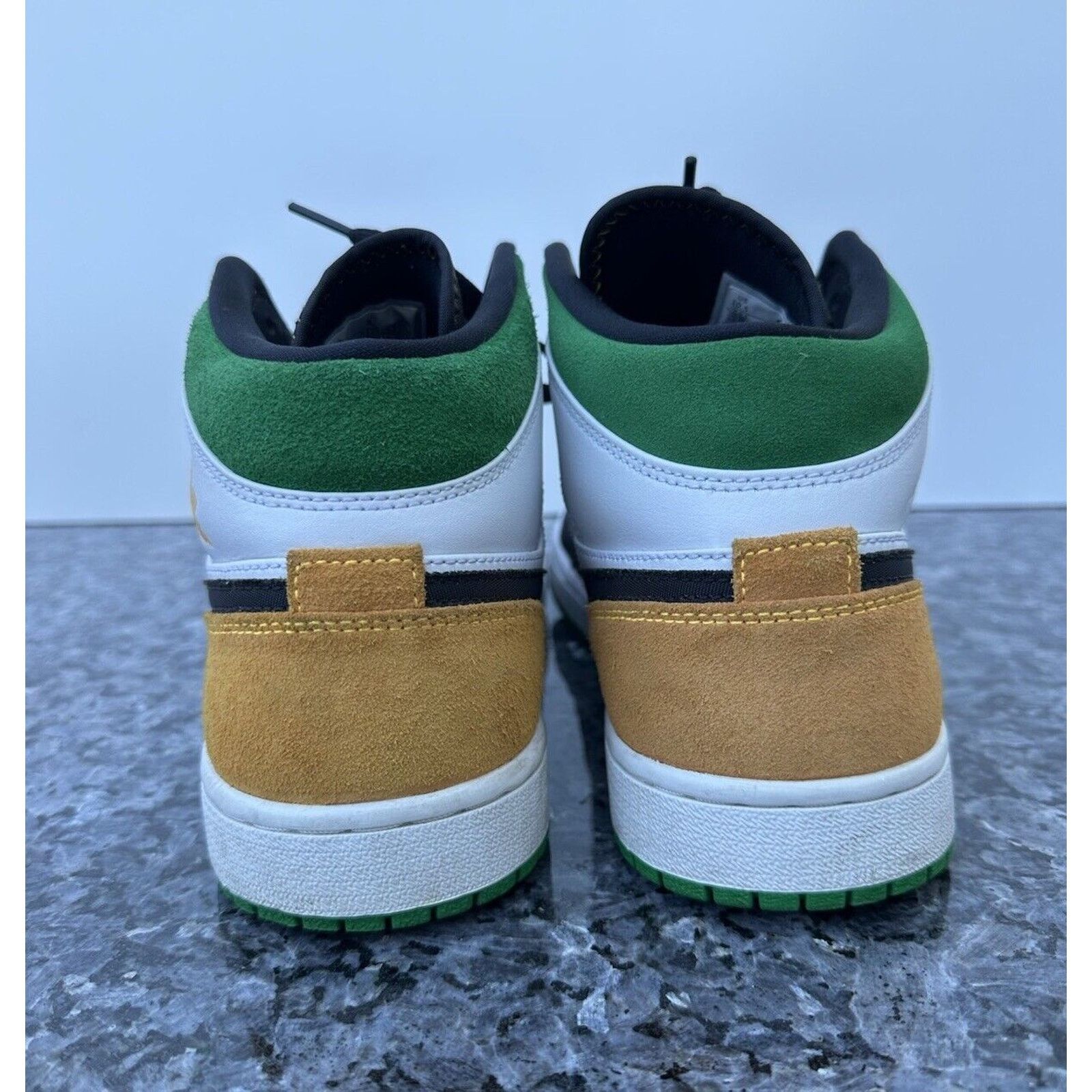 Nike Nike Air Jordan 1 Mid SE Shoes Oakland Lucky Green 10.5 Size US 10.5 / EU 43-44 - 4 Thumbnail