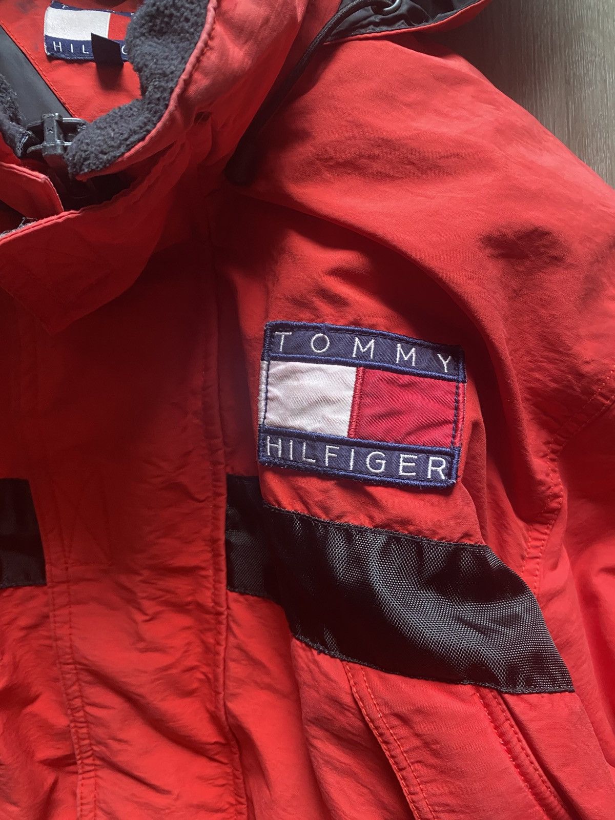 Vintage Vintage 90s Tommy Hilfiger Red Parka Jacket Size US S / EU 44-46 / 1 - 3 Thumbnail
