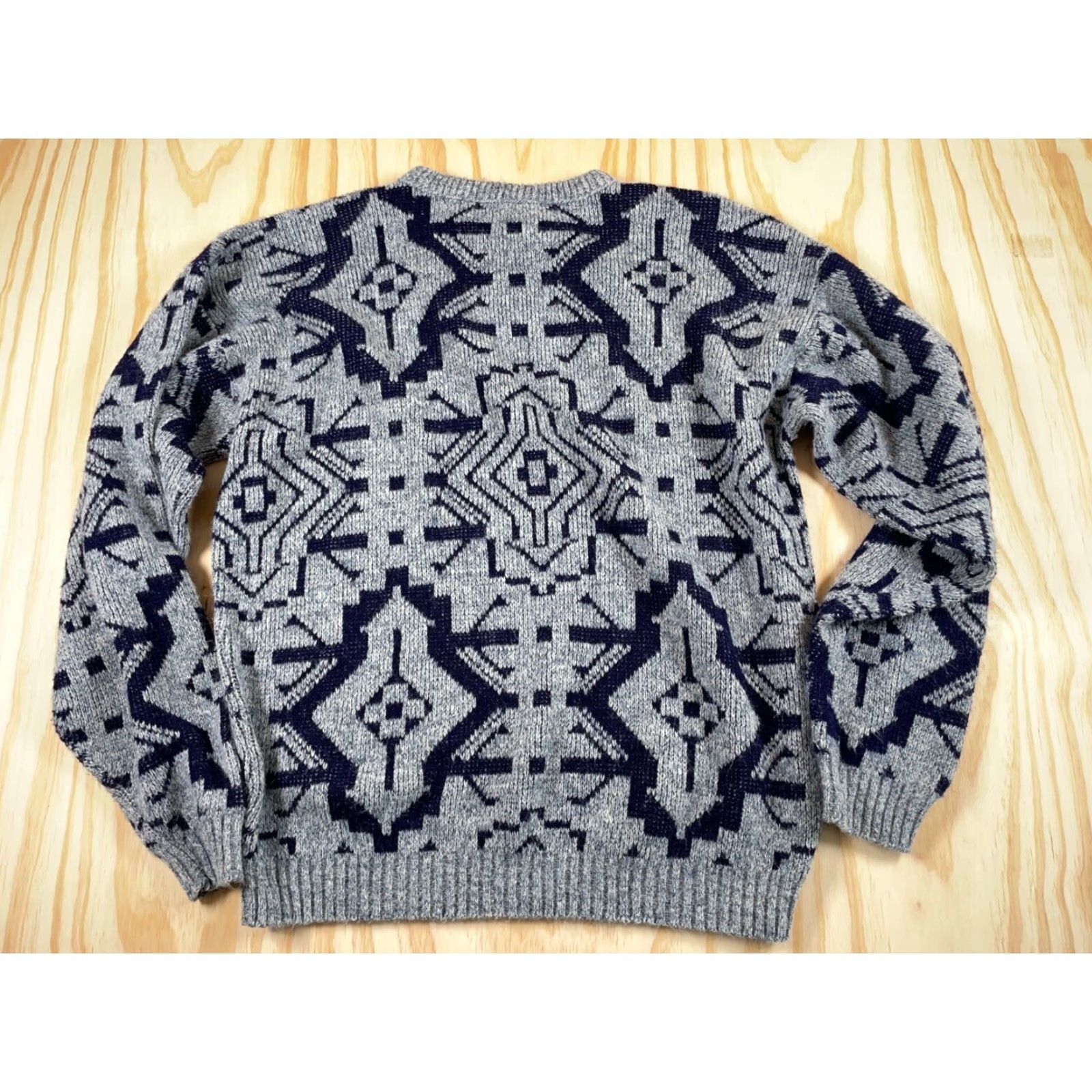 Vintage VTG 90s Dad Style Sweater Adult Medium Gray Dark Blue Geometric Pattern Knit Size US M / EU 48-50 / 2 - 2 Thumbnail