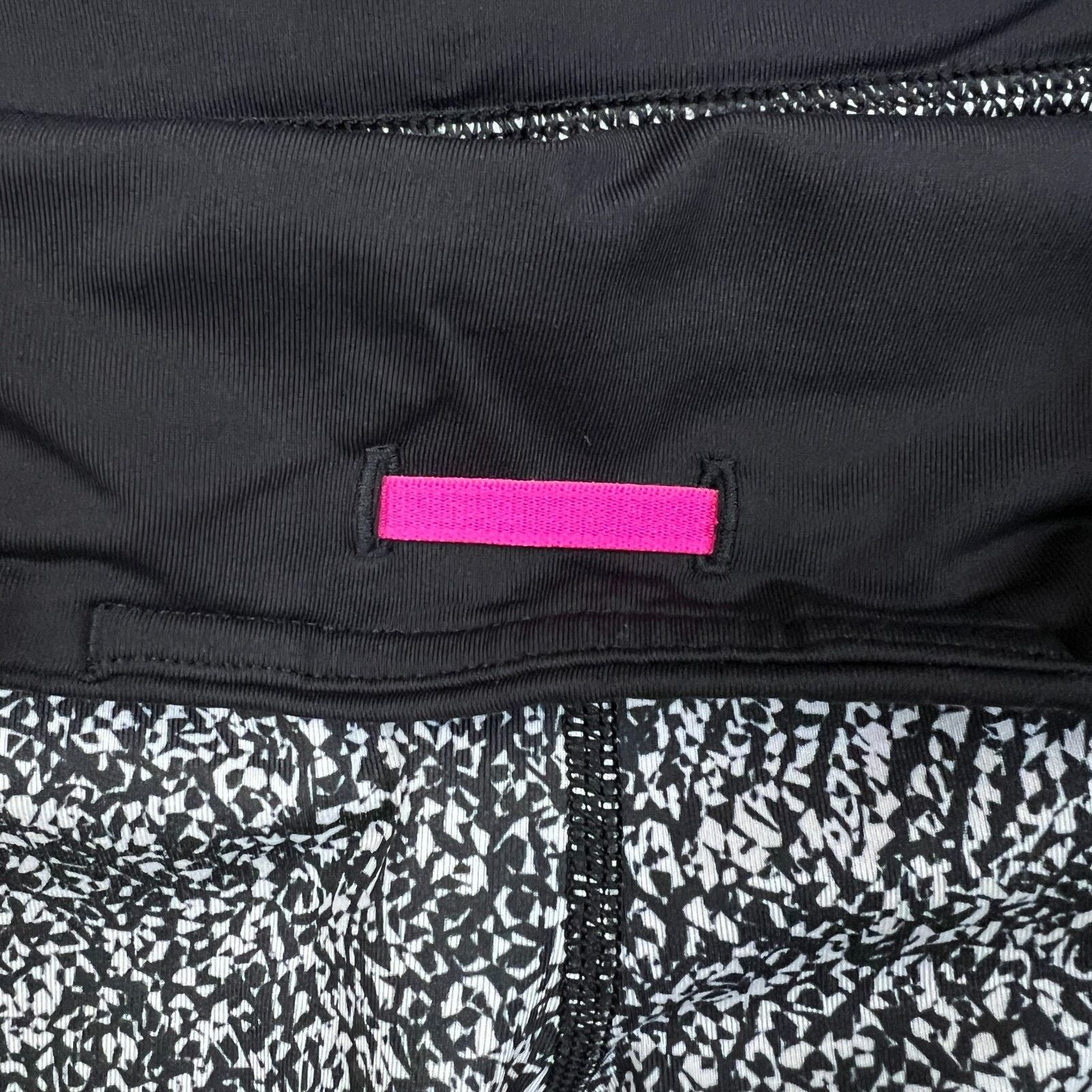 Lululemon Lululemon Pace Tight Flashback Static White Athletic Legging Size 28" / US 6 / IT 42 - 3 Thumbnail