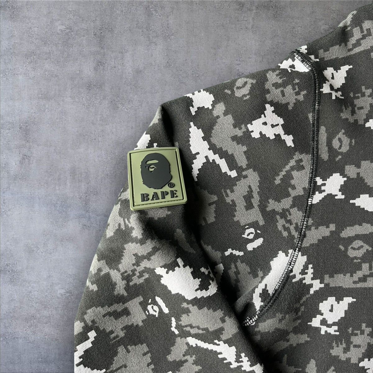 Bape USED BAPE DIGITAL CAMO SHARK CREWNECK “BLACK” SIZE XL Size US XL / EU 56 / 4 - 3 Thumbnail