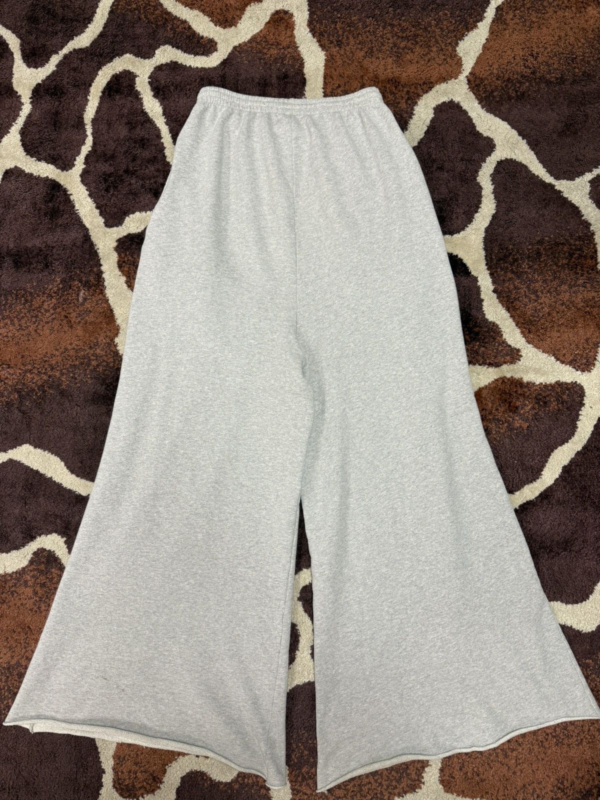 Vetements Vetements FW2017 Megaflare Sweatpants Size US 28 / EU 44 - 2 Thumbnail