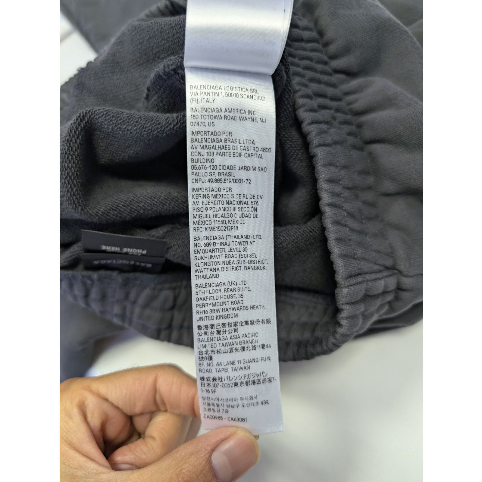 Balenciaga × eBay o1rshd1 Baggy Sweatpants in Wash Black Size US 26 / EU 42 - 22 Thumbnail
