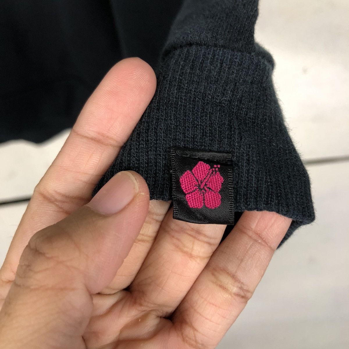 Japanese Brand RYU Sports Floral Crest V-Neck Sweat Obscure Japanese Label Size US M / EU 48-50 / 2 - 13 Thumbnail