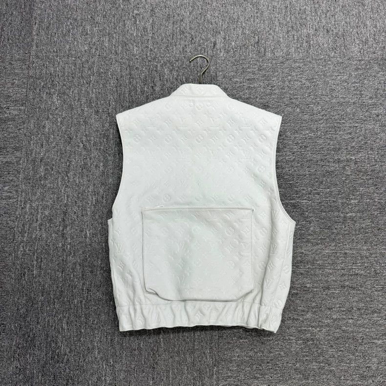 Louis Vuitton Louis Vuitton White old flower full print logo vest Size US M / EU 48-50 / 2 - 7 Thumbnail