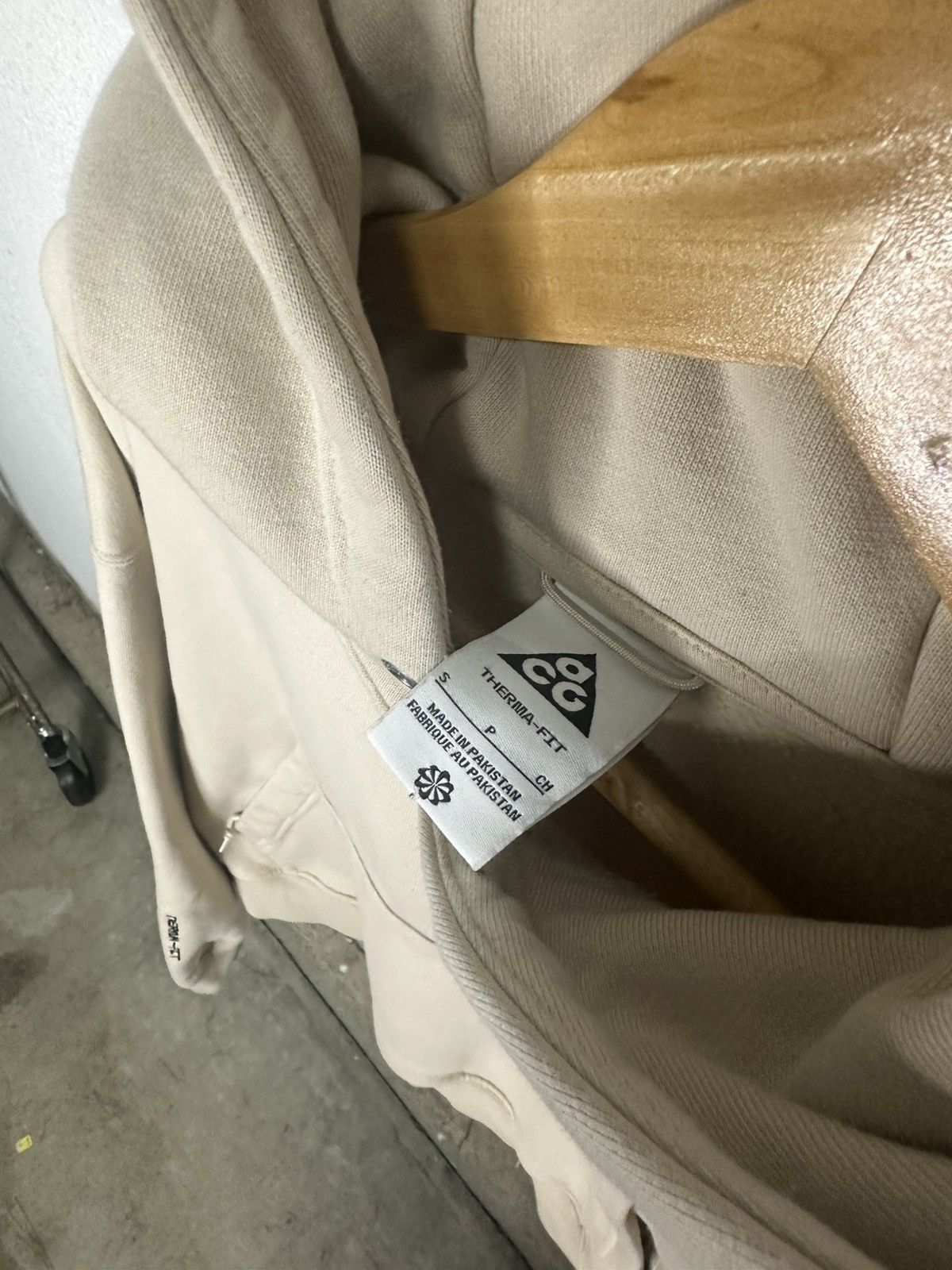 Nike ACG Nike ACG Women’s Beige Cropped Hoodie Size S / US 4 / IT 40 - 4 Thumbnail
