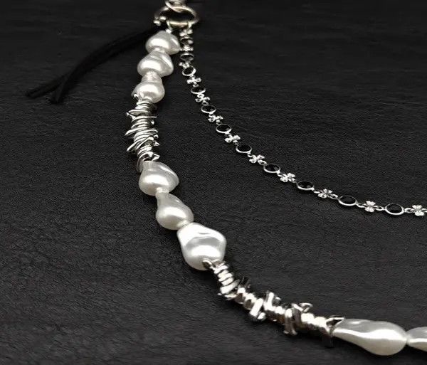 Other Elegant Pearl and Silver Layered Wallet Chain Size ONE SIZE - 6 Thumbnail