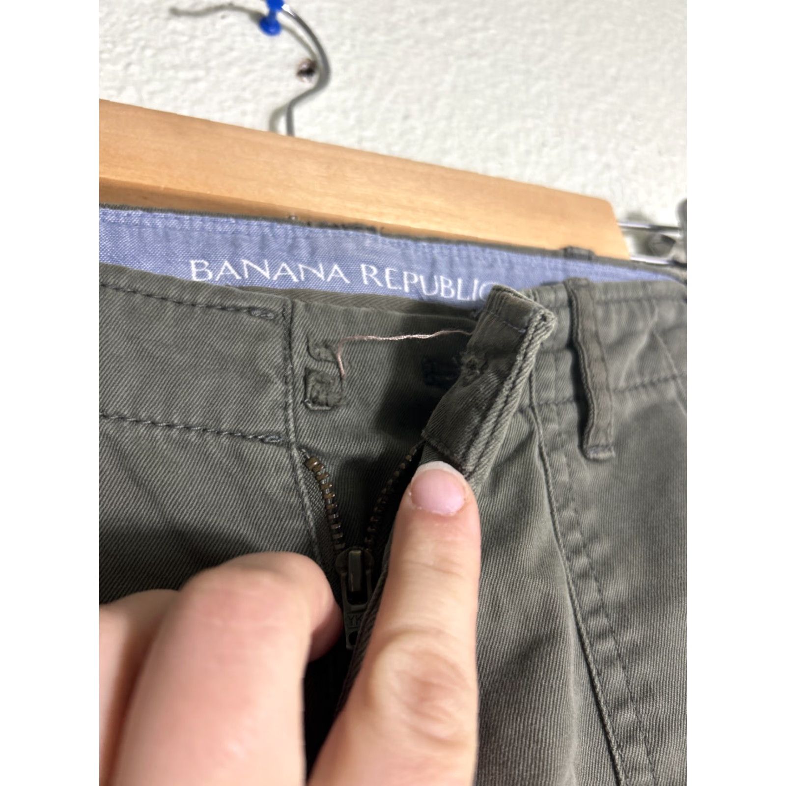 Banana Republic Banana Republic Utility Chino Pants Womens 0 Olive Green 30x31 Flaw Missing Button Back Pocket Button Flaw Size 25" / US 0 / IT 36 - 4 Thumbnail