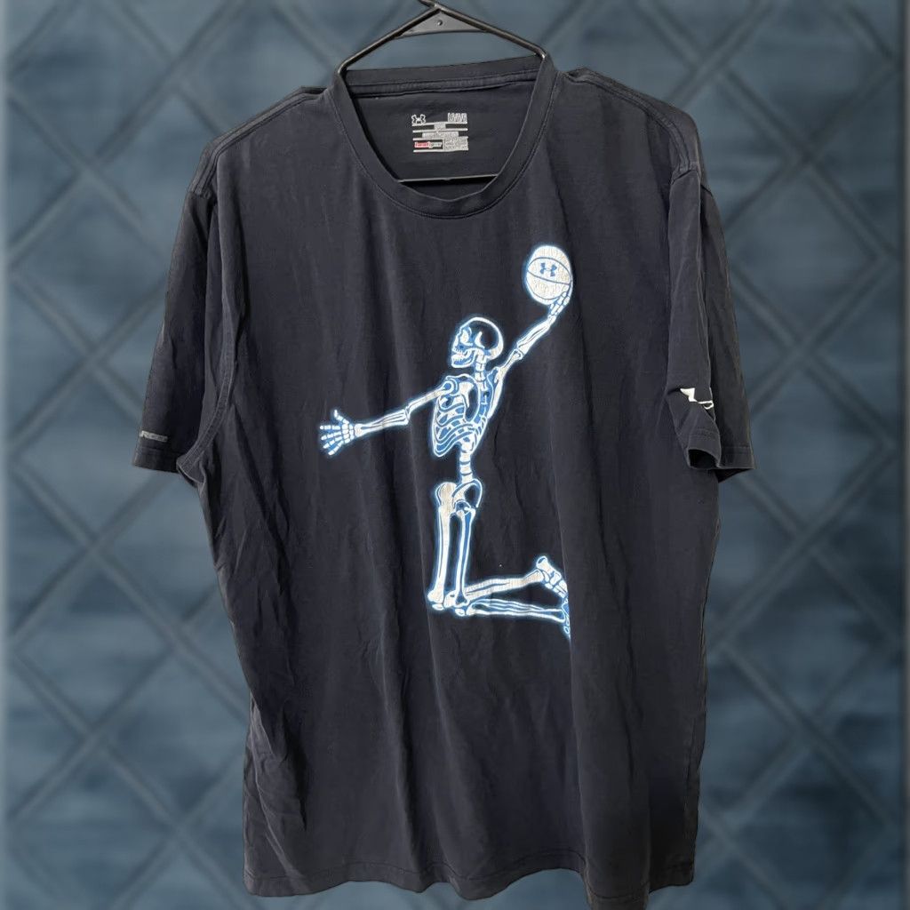 Under Armour VINTAGE Under Armour HeatGear T-Shirt Skeleton Basketball Men L Black Size US L / EU 52-54 / 3 - 1 Thumbnail