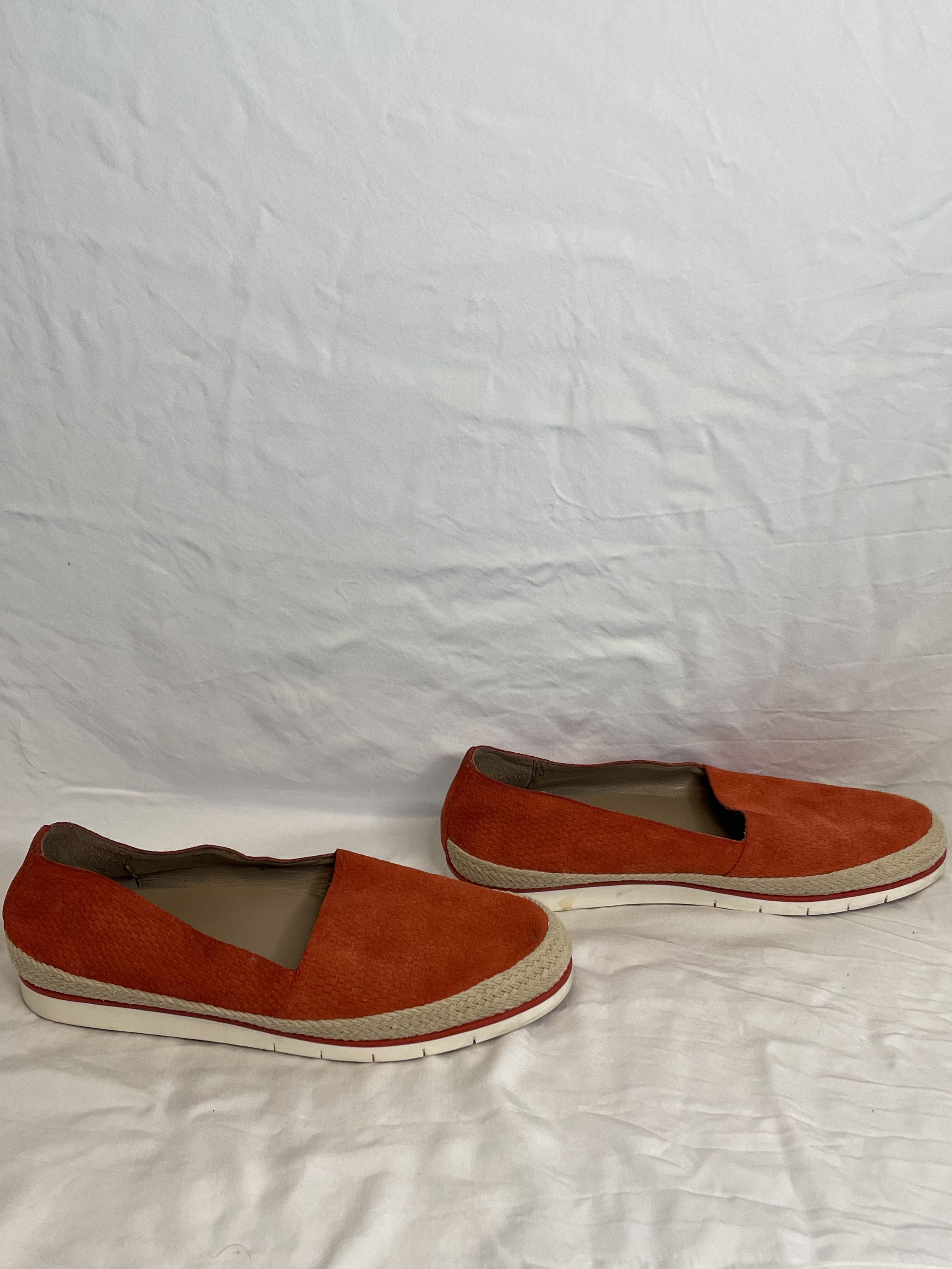Donald Pliner Donald Pliner Orange Palm Perf Suede Slip On Sneaker Size US 8 / IT 38 - 2 Thumbnail