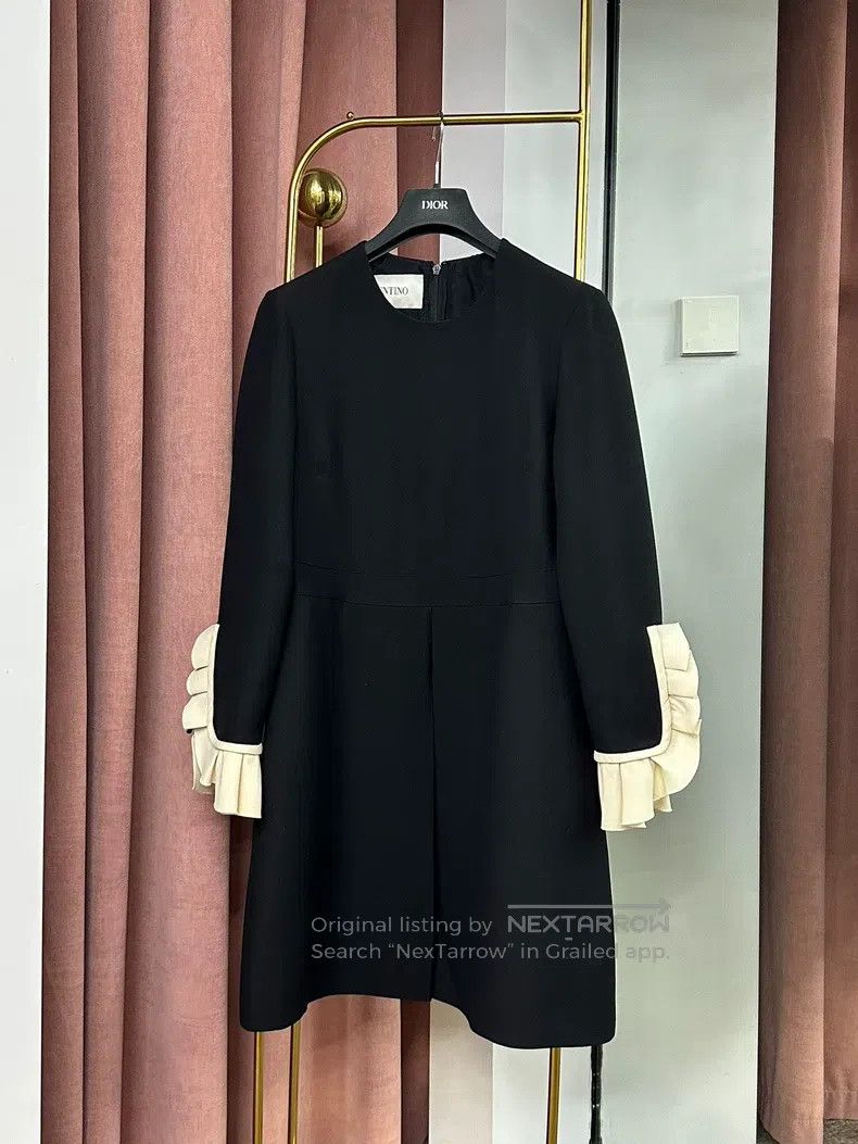 Valentino Valentino Black fungus edge patchwork cuff long-sleeved dr Size L / US 10 / IT 46 - 1 Thumbnail