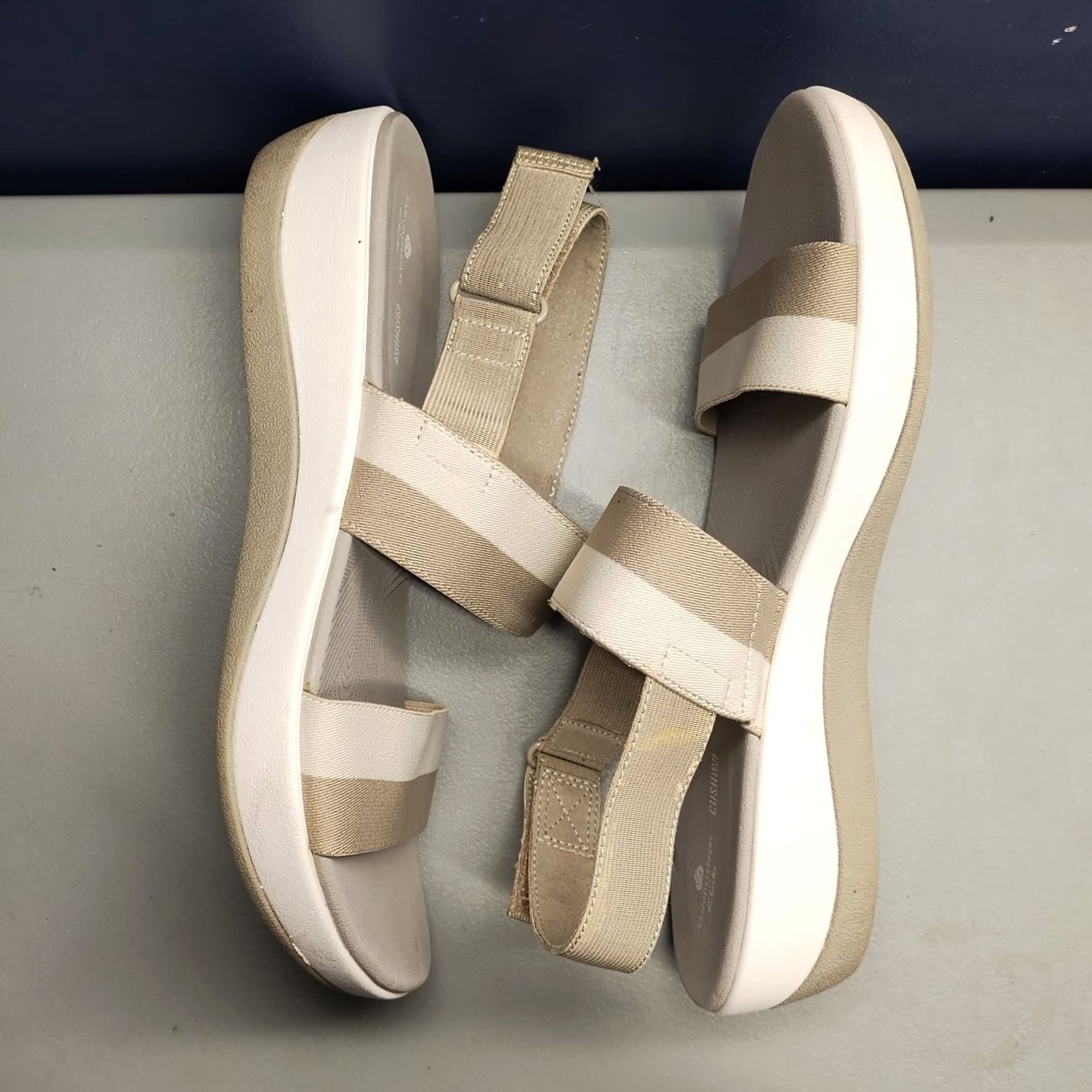 Clarks Clarks Cloudsteppers Sandals Womens Size 11 Gray White Cushioned Hook & Loop Size US 11 / IT 41 - 3 Thumbnail