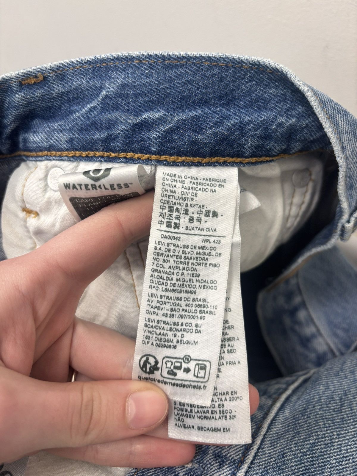 Levi's Levi’s 501 ‘90s Men’s Blue Straight Fit Selvedge Denim Jeans Size US 31 - 17 Thumbnail