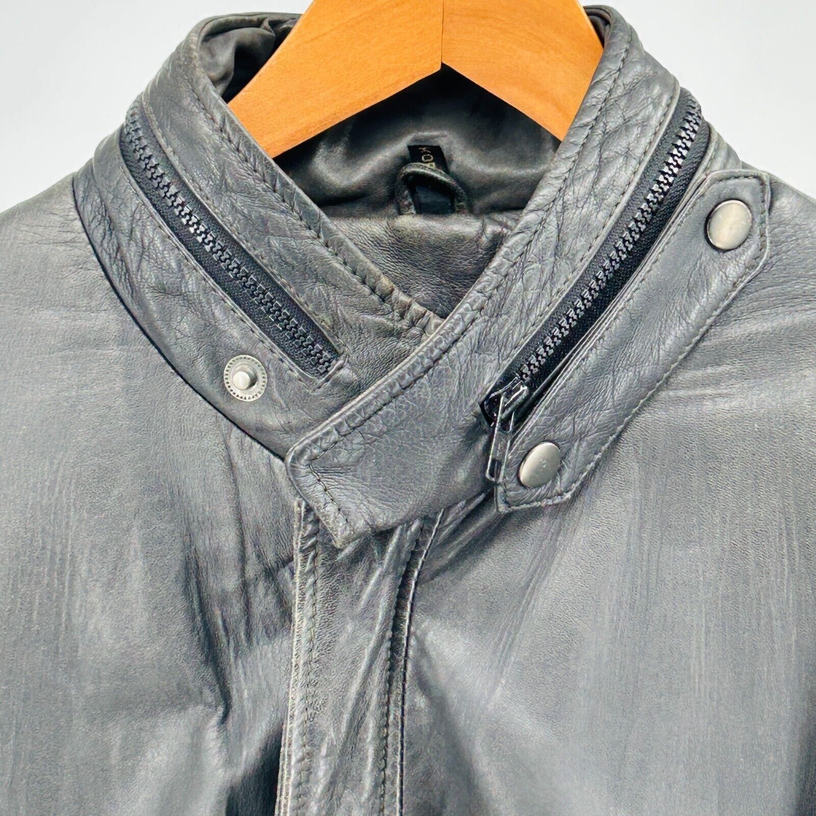 Bloomingdale's Vintage 80s Black Genuine Leather Distressed Bomber Jacket Size US L / EU 52-54 / 3 - 2 Thumbnail