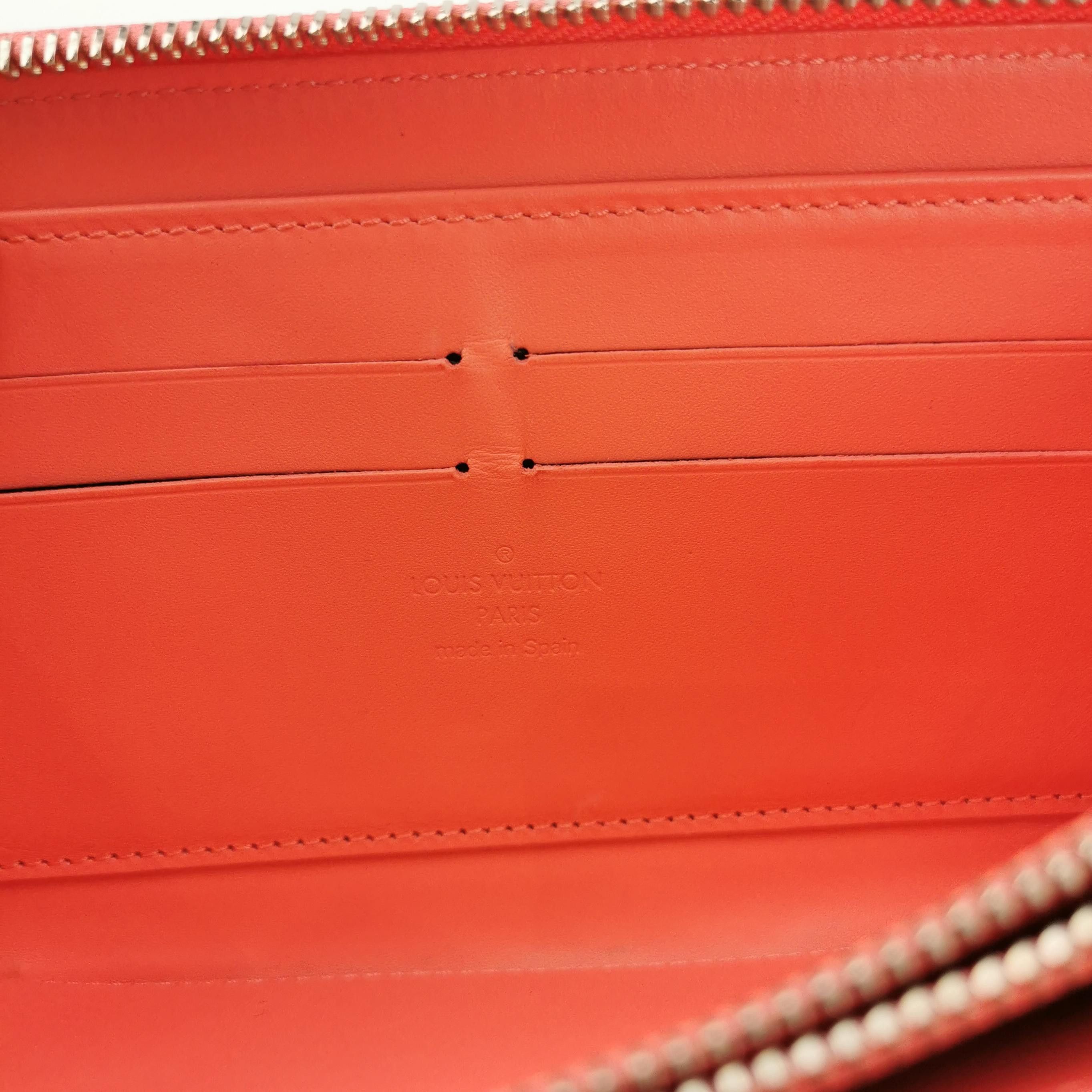 Louis Vuitton Louis Vuitton (LV) Zippy patent leather embossed monogram z Size ONE SIZE - 4 Thumbnail