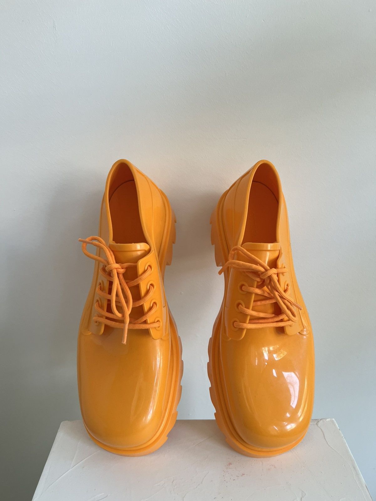 Bottega Veneta Bottega Veneta Lace Up Shiny Rubber Derby Size US 9 / EU 42 - 1 Thumbnail
