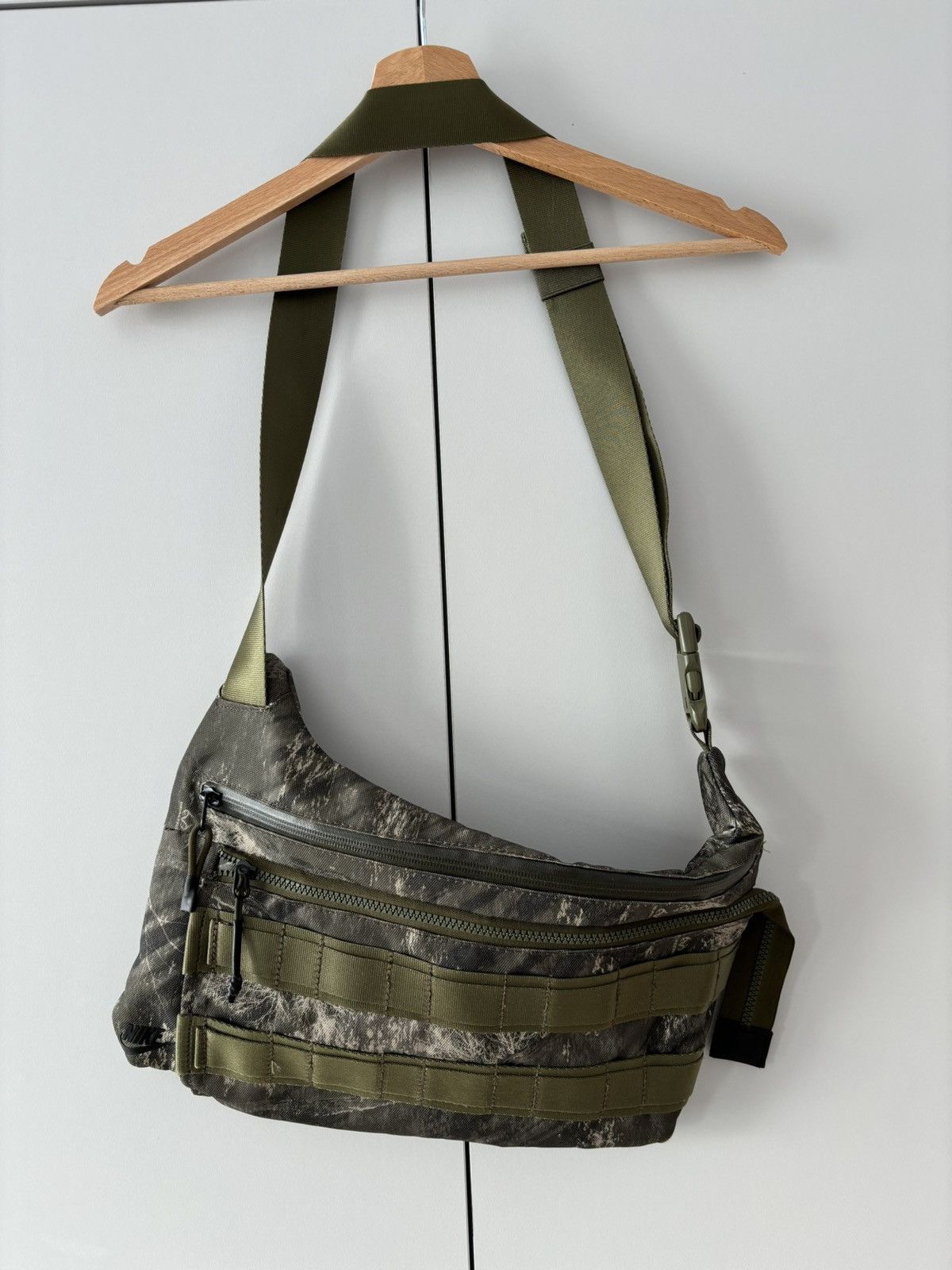 Nike camo crossbody bag deals