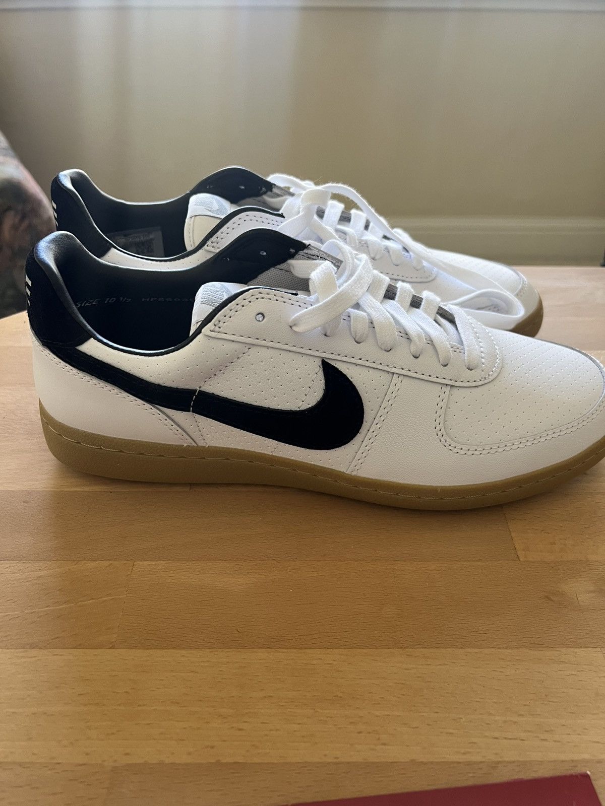 Nike Classic Nikes Size US 10.5 / EU 43-44 - 1 Thumbnail