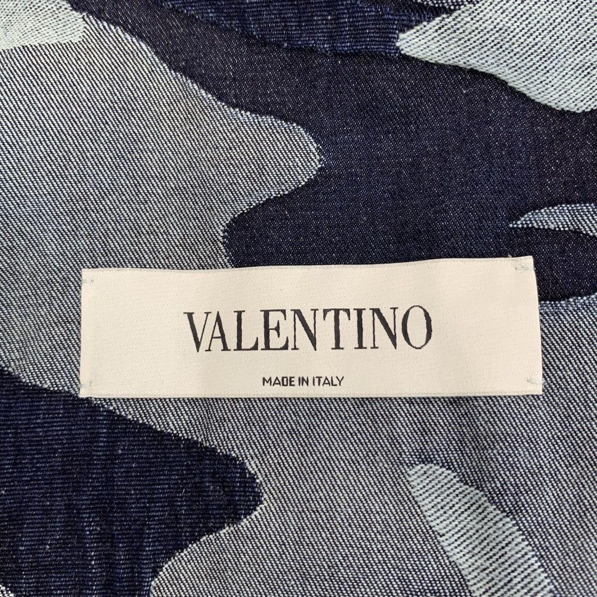 Valentino Valentino Dark Blue Camouflage Long Sleeve Denim Shirt K26WX Size US L / EU 52-54 / 3 - 5 Thumbnail
