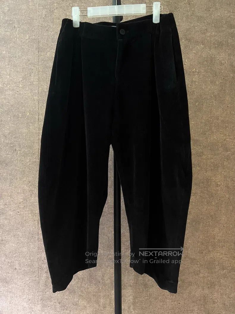 Issey Miyake Issey Miyake Black Corduroy Casual Pants Size 25" / US 0 / IT 36 - 1 Thumbnail