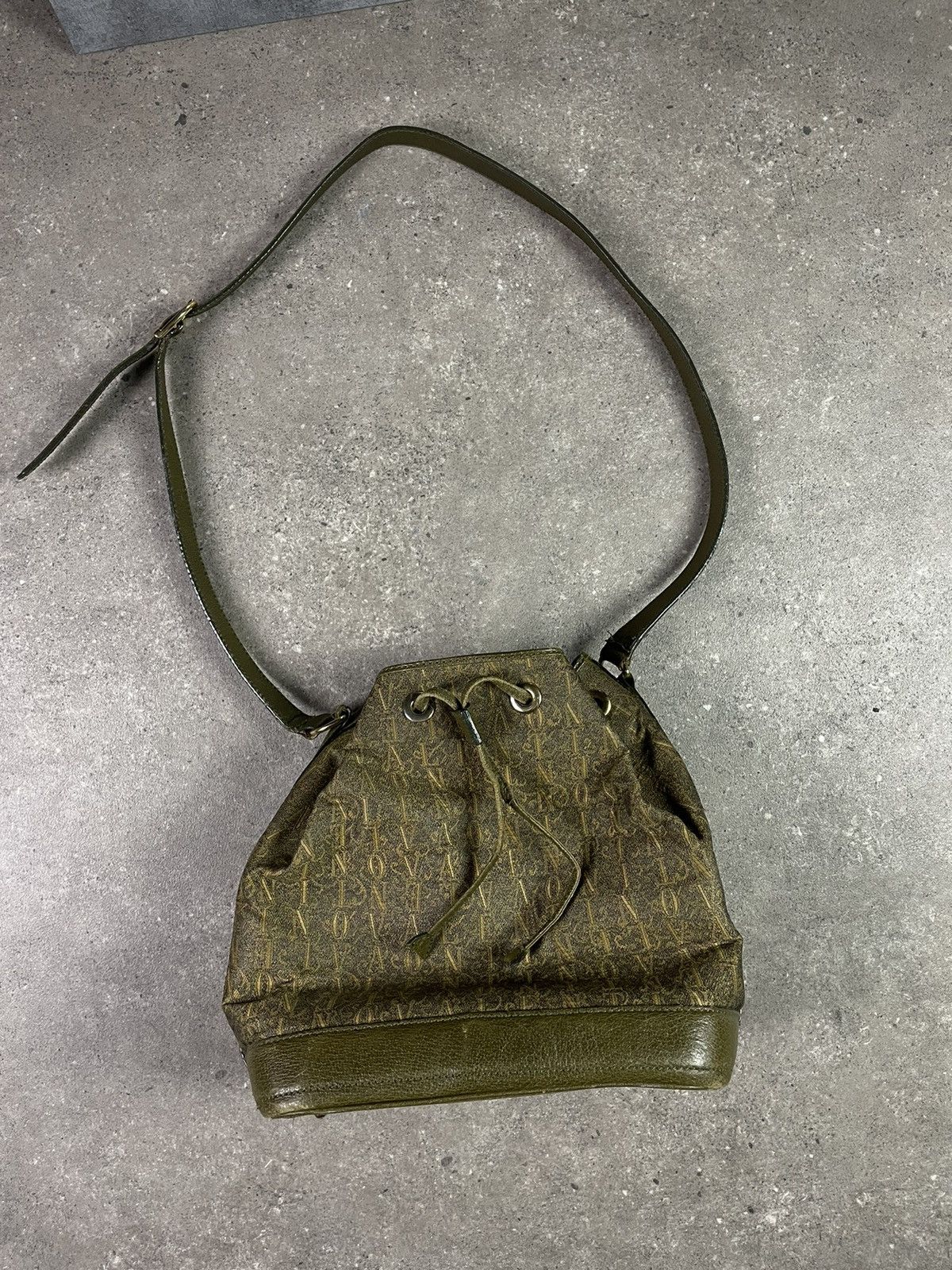 Valentino × Vintage Vintage 90s Valentino Garavani Bucket Bag Size ONE SIZE - 1 Thumbnail