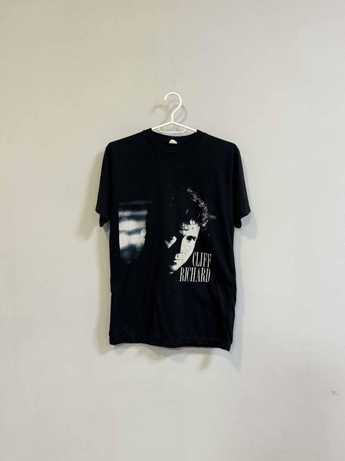 Band Tees × Vintage Vintage Cliff Richard t shirt 1988 like Elton John Size US S / EU 44-46 / 1 - 1 Thumbnail