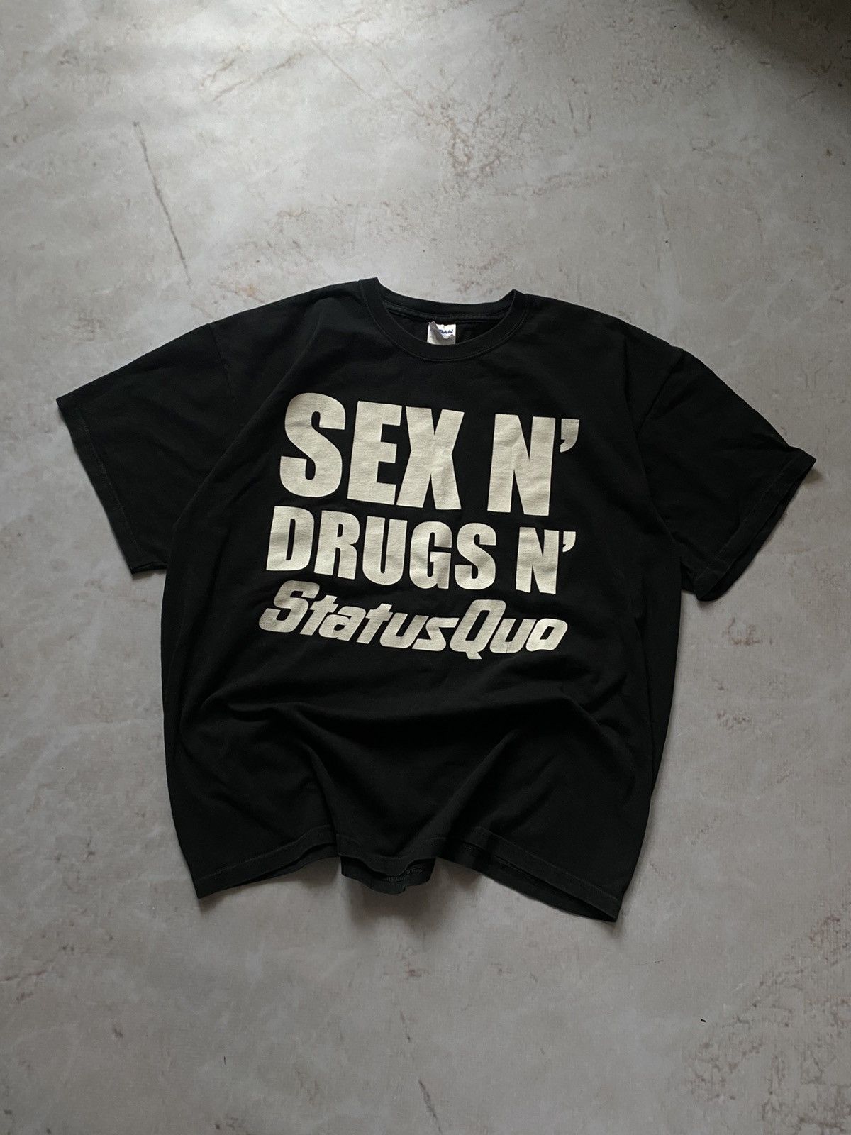 Band Tees × Vintage Vintage Sex Drugs Status Qwo Y2k Humor Art Rock Band T-Shirt Size US XL / EU 56 / 4 - 1 Thumbnail