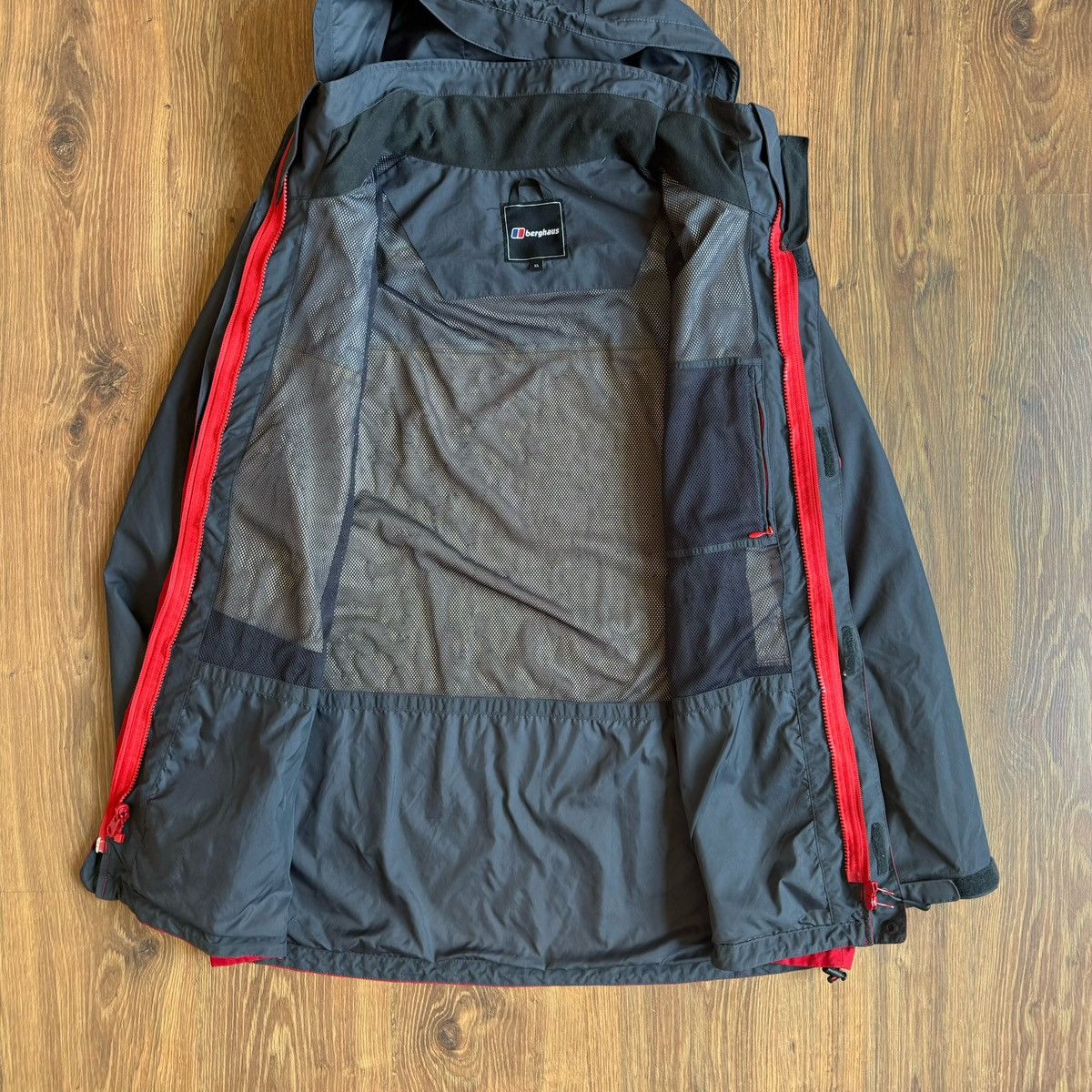 Berghaus Berghaus AQ2 Membrane Jacket Men’s Sz XL Black/Red Waterproof Size US XL / EU 56 / 4 - 4 Thumbnail