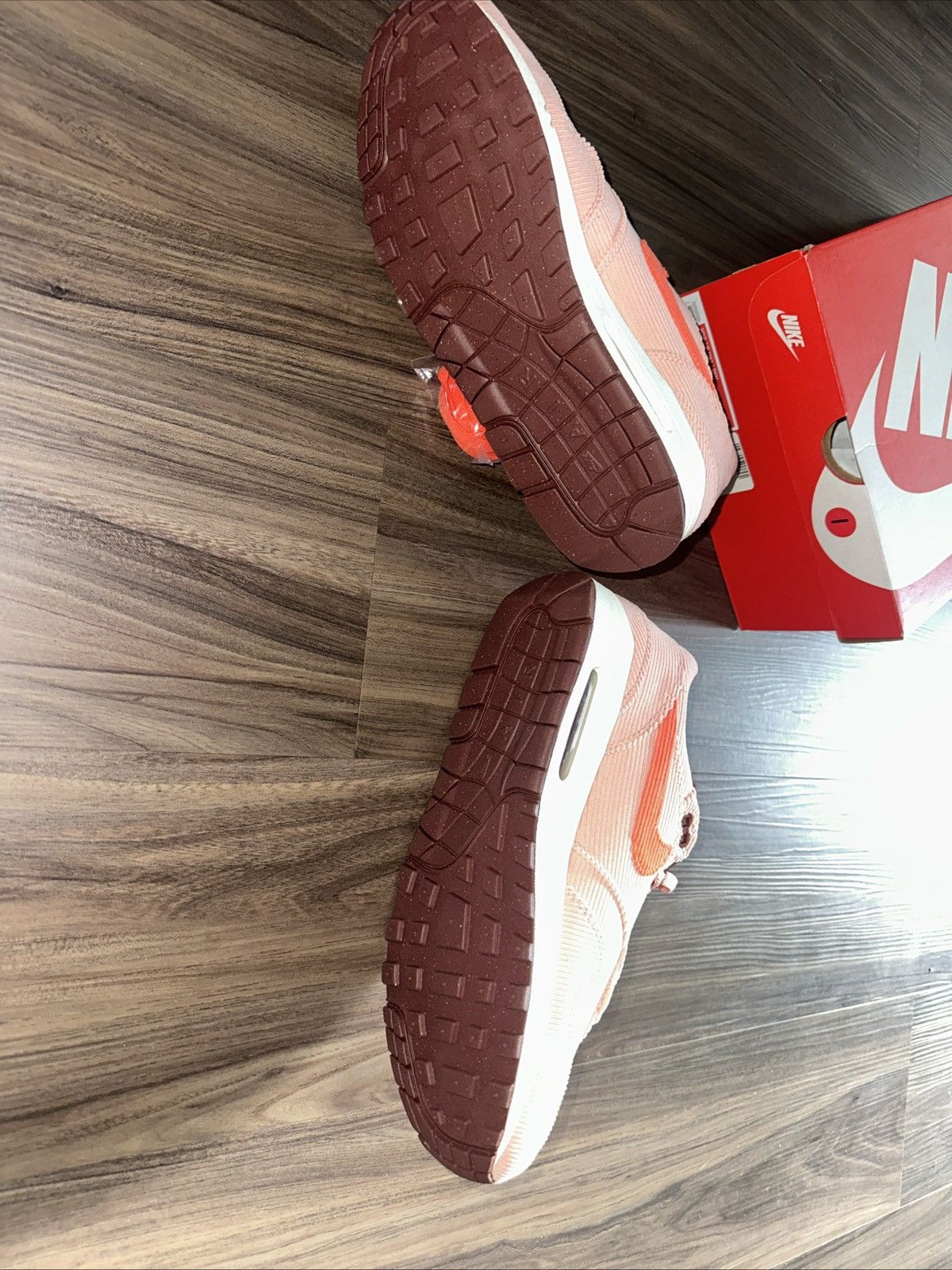 Nike Nike Air Max 1 Premium Corduroy Coral Stardust 2022 M 10.5 Size US 10.5 / EU 43-44 - 8 Thumbnail