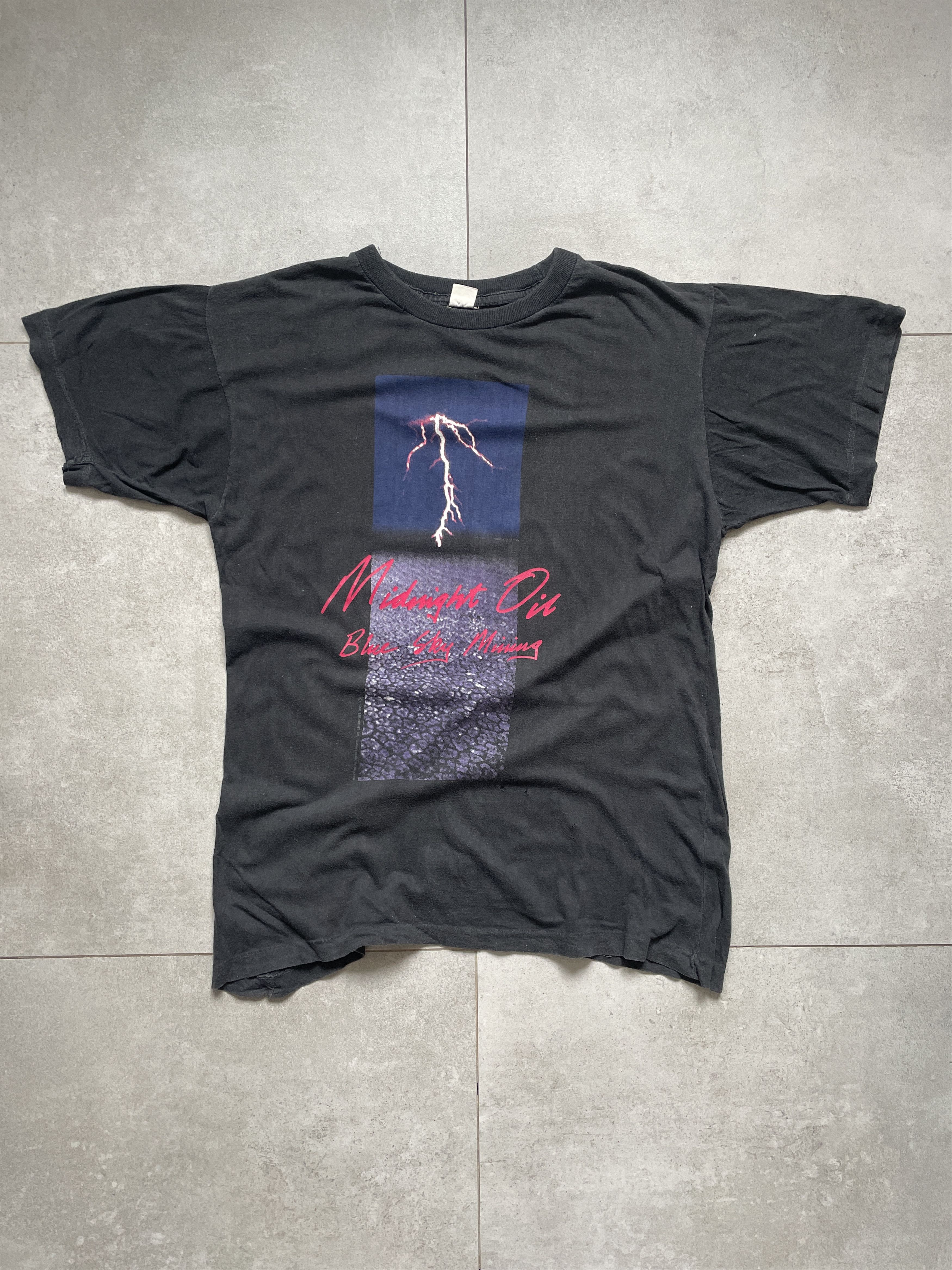 Band Tees VINTAGE 1990 MIDNIGHT OIL BLUE SKY MINING BLACK WASHED TEE Size US L / EU 52-54 / 3 - 1 Thumbnail