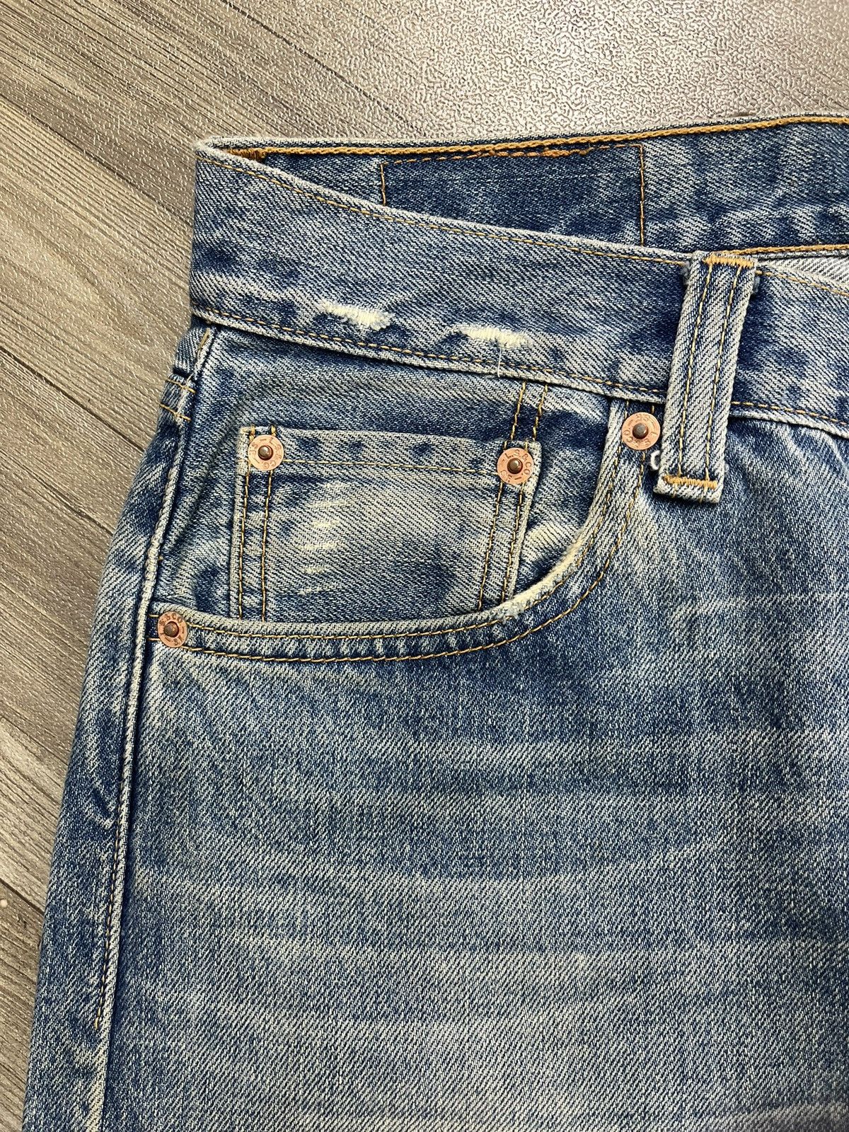 Levi's Vintage Clothing 🇮🇩1990s Vintage Levis 501 30x32 Distressed Light Blue Jeans Size US 30 / EU 46 - 7 Thumbnail