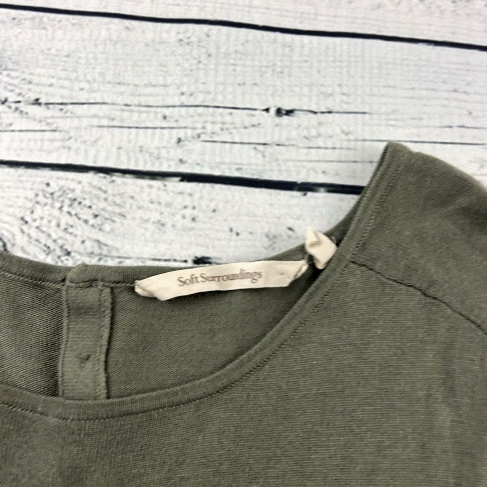 Soft Surroundings Soft Surroundings Shirt Women Small Green Viscose Silk Long Sleeve Button Back Top Size S / US 4 / IT 40 - 2 Thumbnail