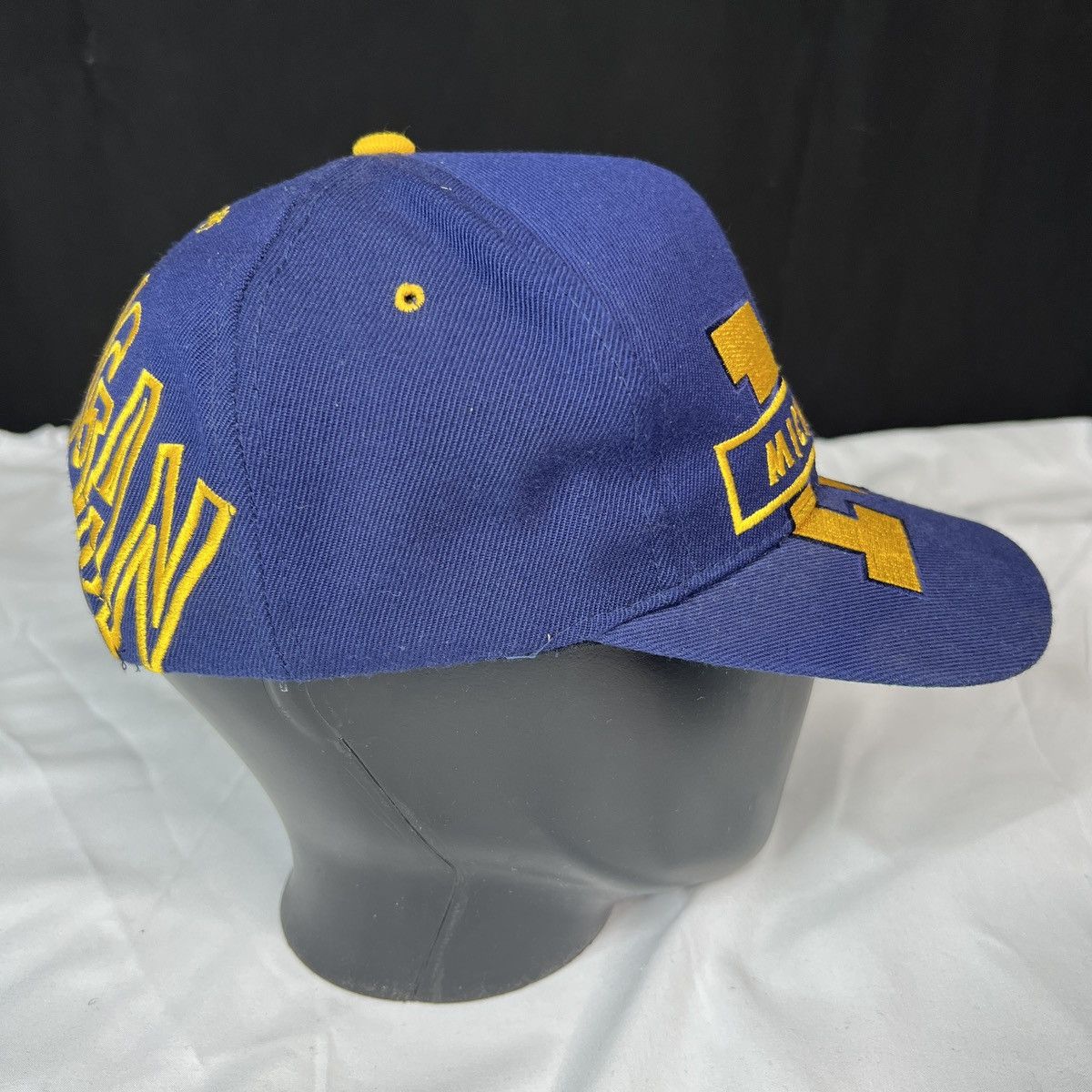 Signatures VINTAGE Signatures University of Michigan BIG LOGO Snapback Size ONE SIZE - 4 Thumbnail