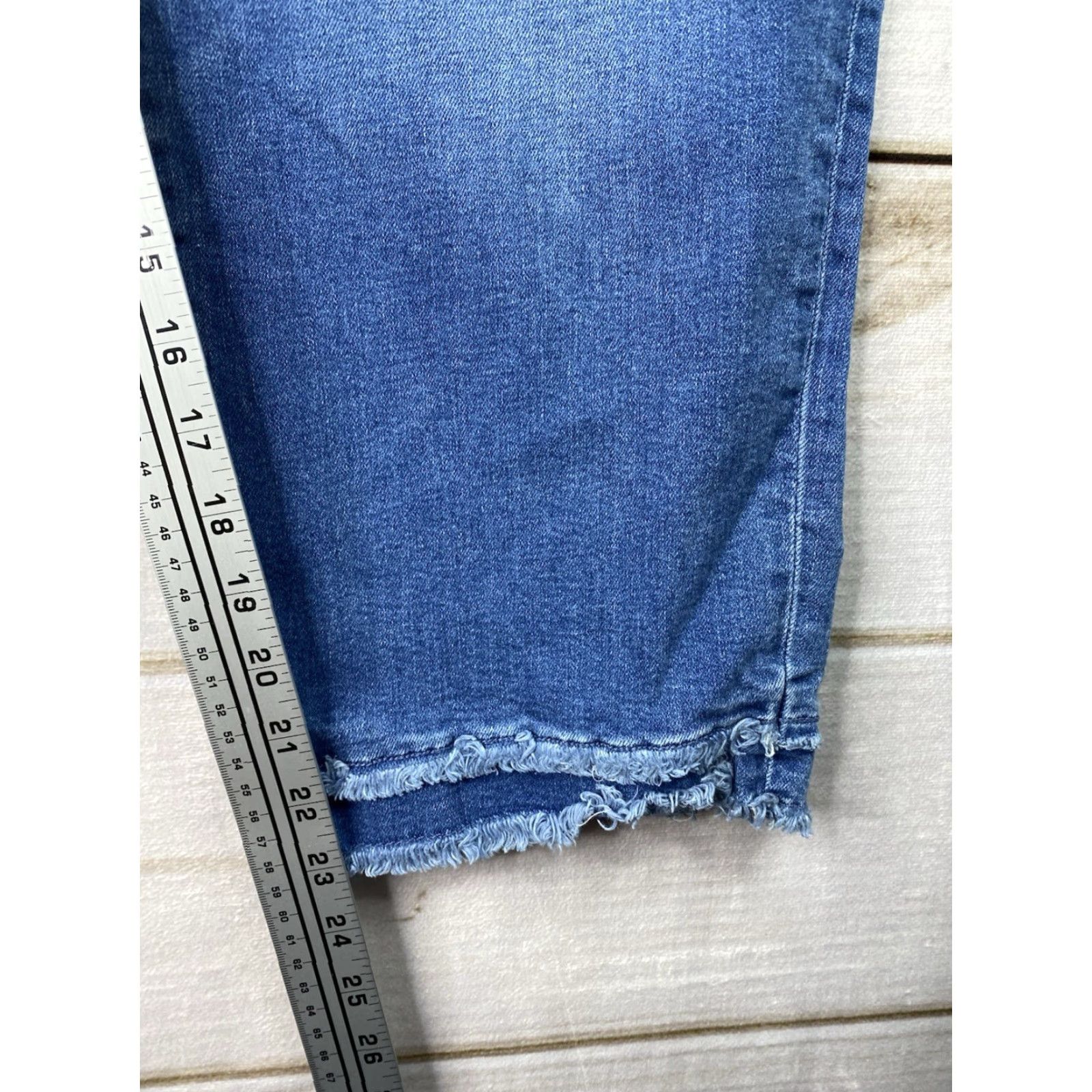 Vintage Chico's Jeans Cropped Slim Leg High Rise Blue Denim 16 Slimming Pockets 5-Pocket Womens Boys Girls Vintage No Size 38" / US 16 / IT 52 - 4 Thumbnail