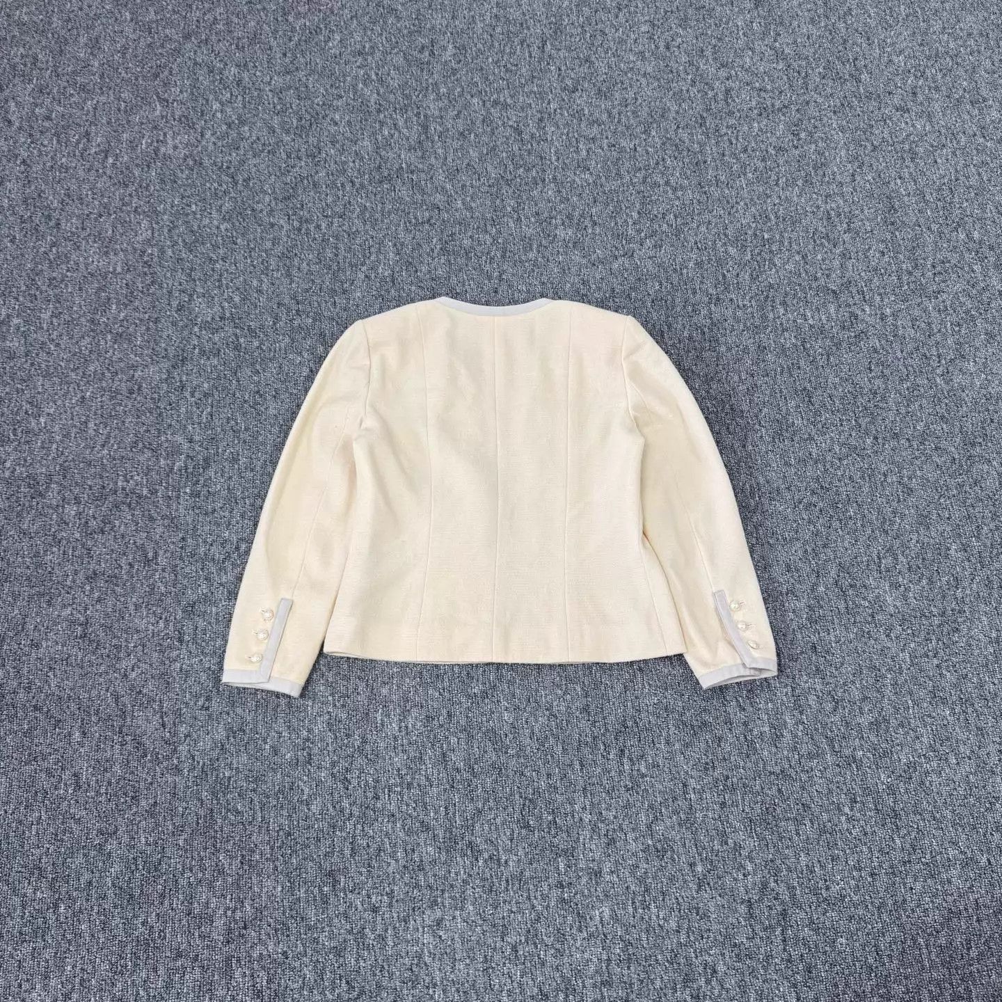 Chanel Chanel Women's Pearl Button Cream Jacket Size 40 Size M / US 6-8 / IT 42-44 - 2 Thumbnail
