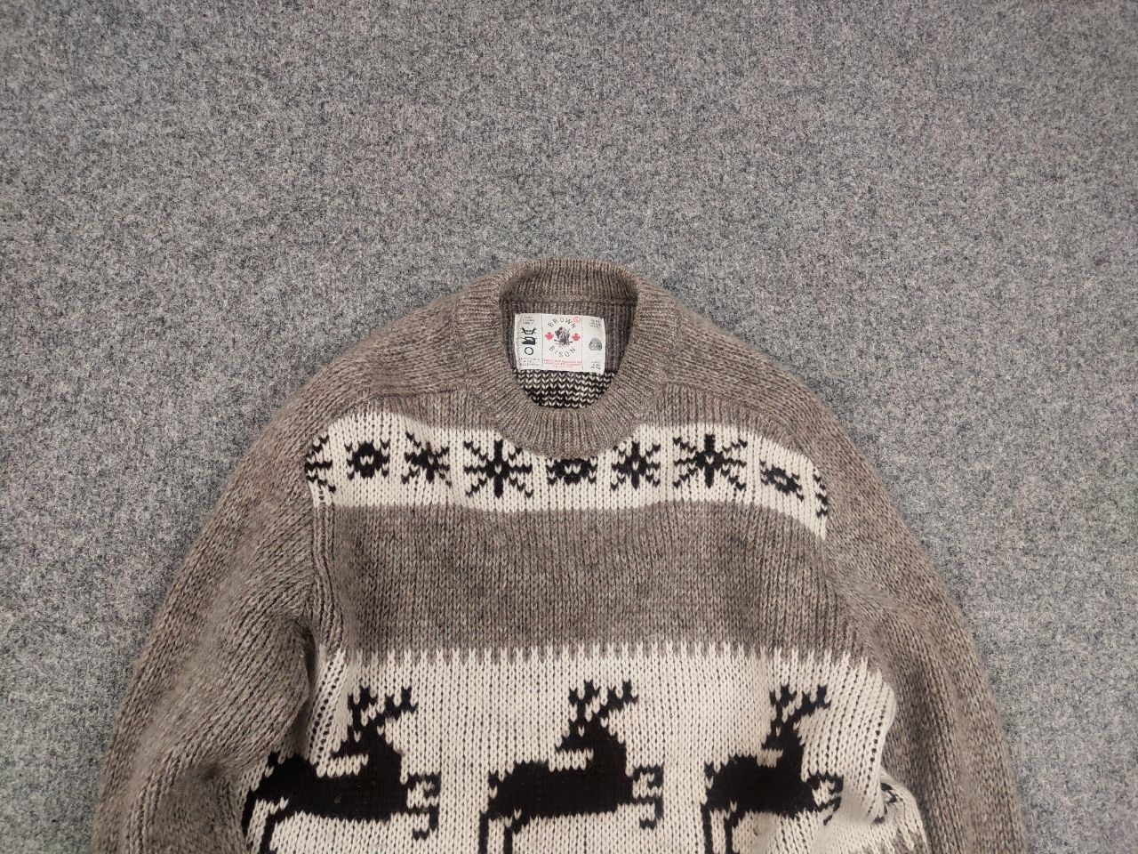 Vintage Vintage 90's Brown Bison Canada Pattern Hand Knit Sweater Size US L / EU 52-54 / 3 - 4 Thumbnail