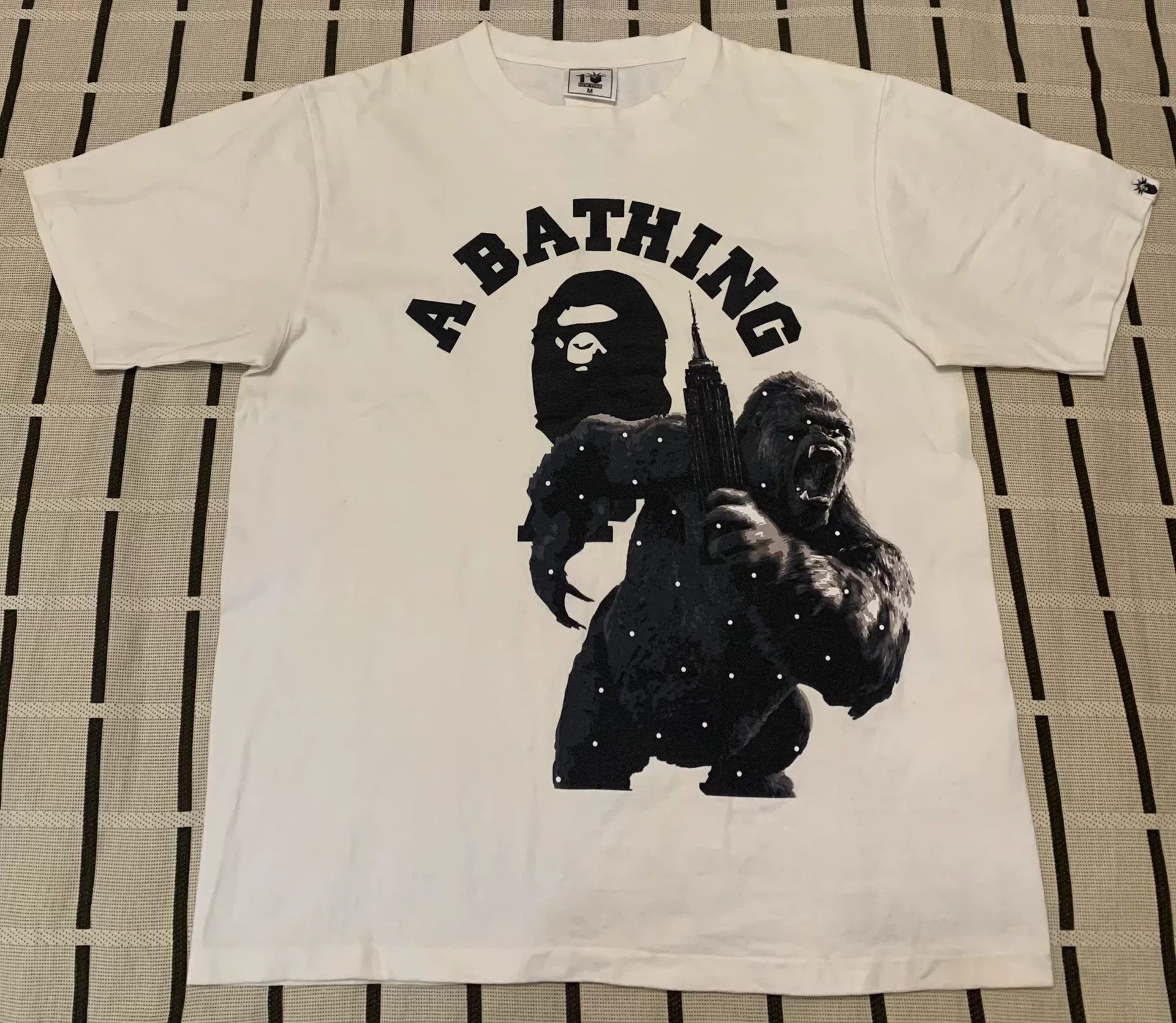 Bape Bape Ape Head Gold T-Shirt M Men Size US M / EU 48-50 / 2 - 1 Thumbnail