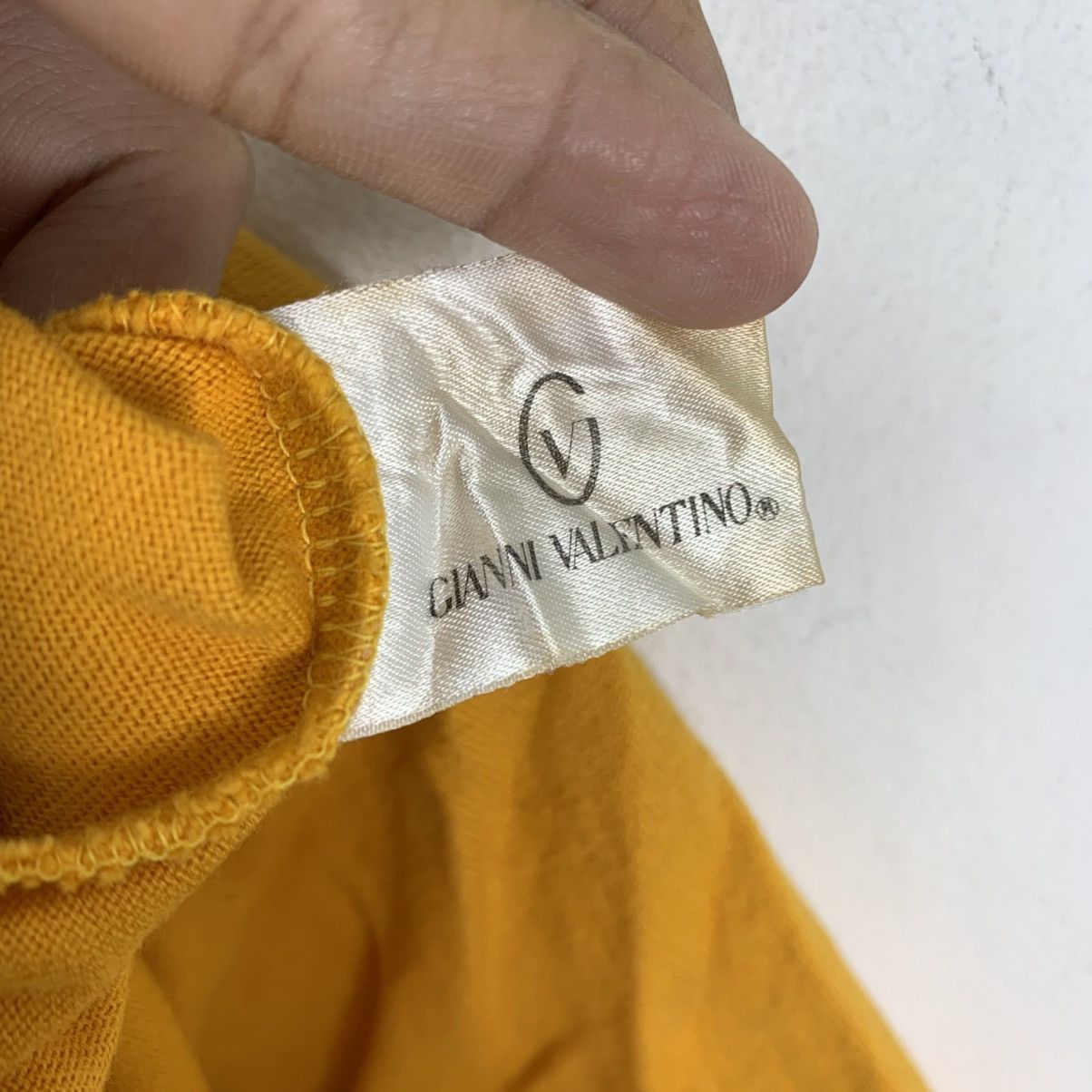 Gianni Valentino GIANNI VALENTINO ITALY Embroidered Short Sleeve Tshirt Size US L / EU 52-54 / 3 - 6 Thumbnail