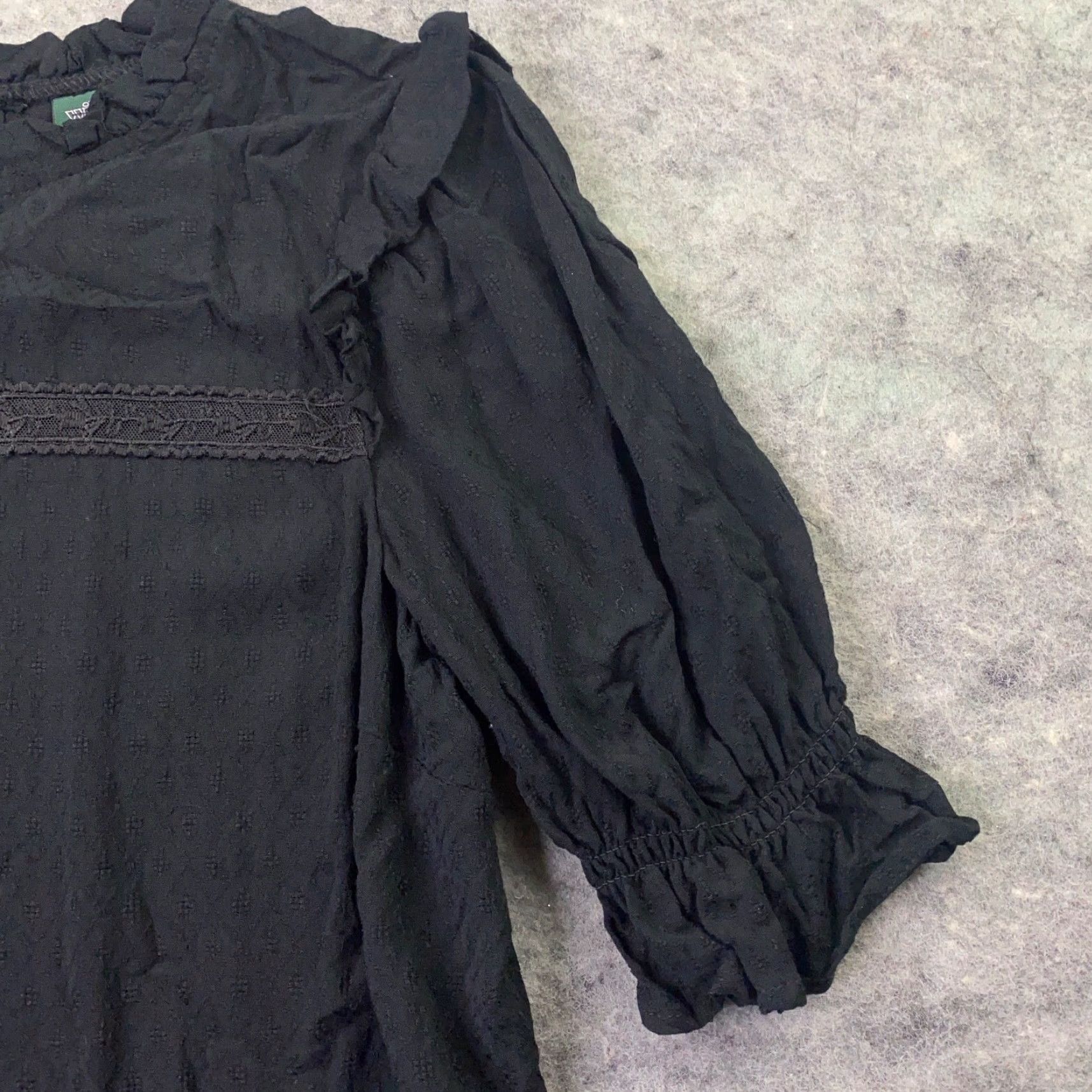 Vintage Wild Fable Shirt Adult Medium Black 3/4 Sleeve Ruffle Keyhole Neck Back Blouse Rayon Casual Womens Size M / US 6-8 / IT 42-44 - 4 Thumbnail