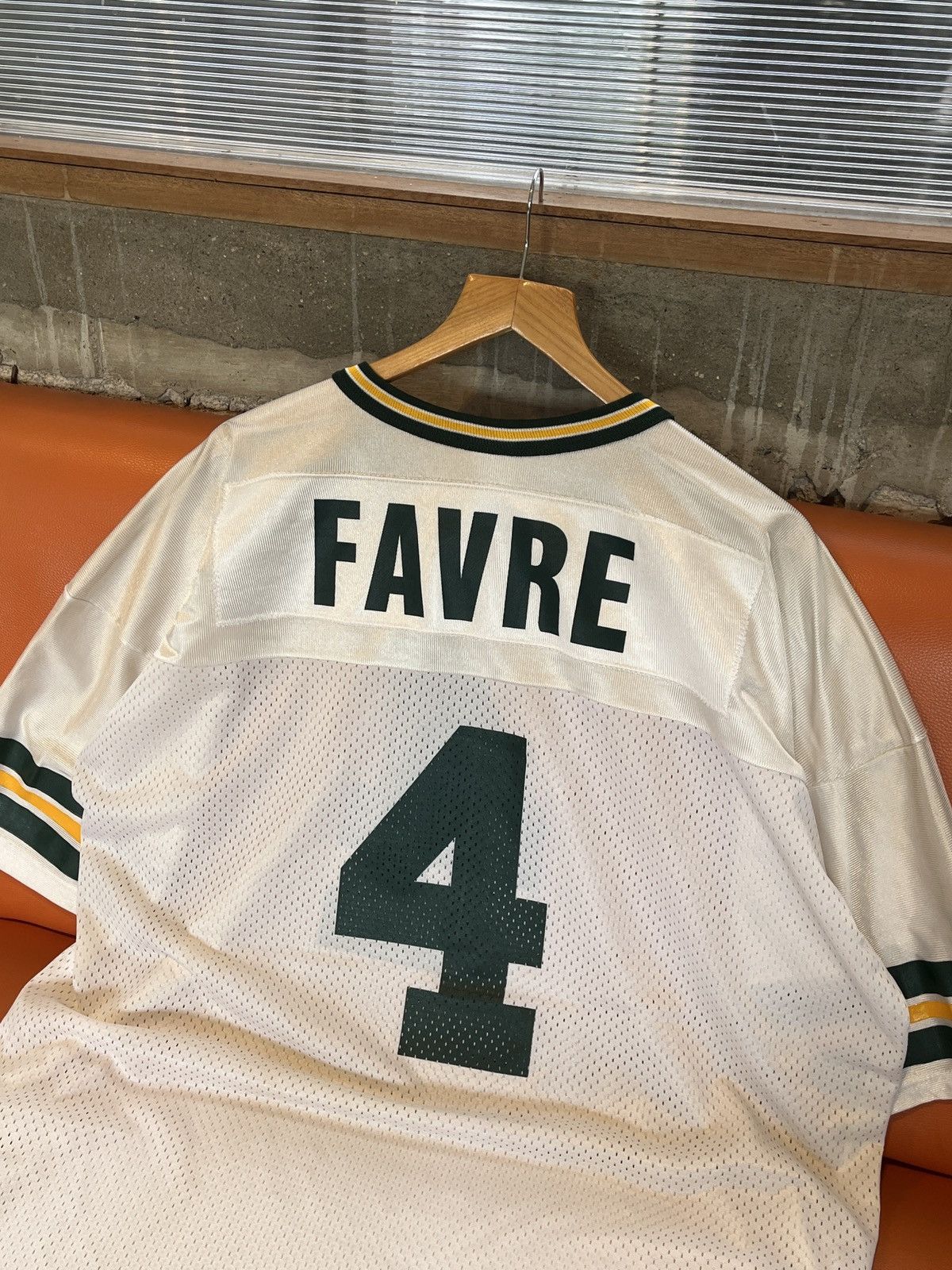 Champion Vintage Champion Green Bay Packers Brett Favre #4 Jersey Size US XL / EU 56 / 4 - 8 Thumbnail