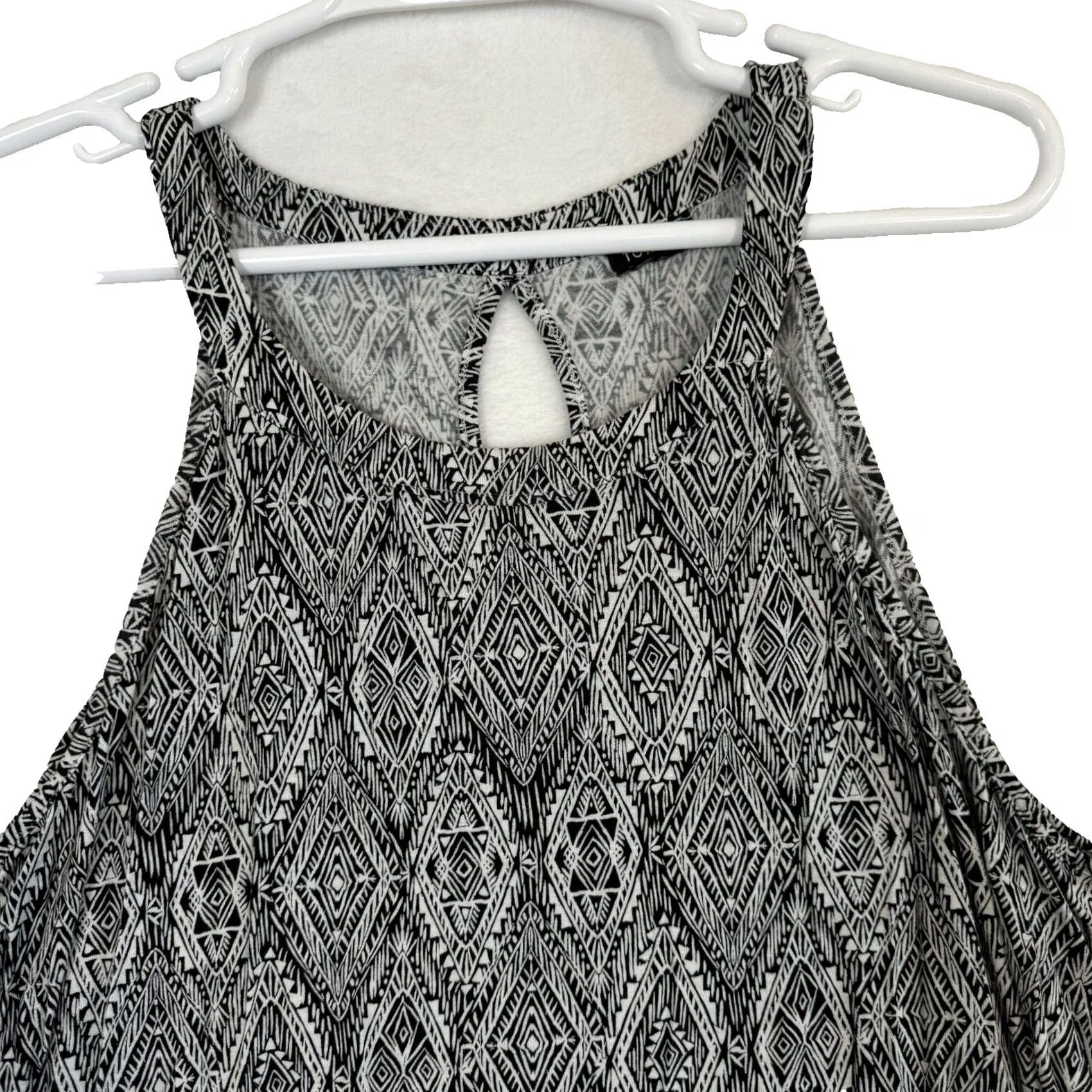 Torrid Torrid Tank Top Womens Plus Size 2 Black & White Aztec Print Halter Keyhole W321 Size XS / US 0-2 / IT 36-38 - 5 Thumbnail